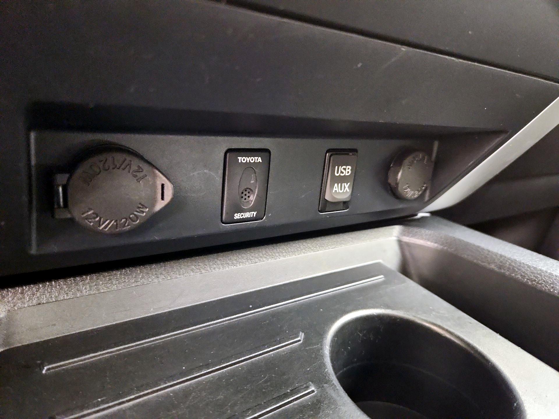 Thumbnail: 2019 Toyota Tundra - 19