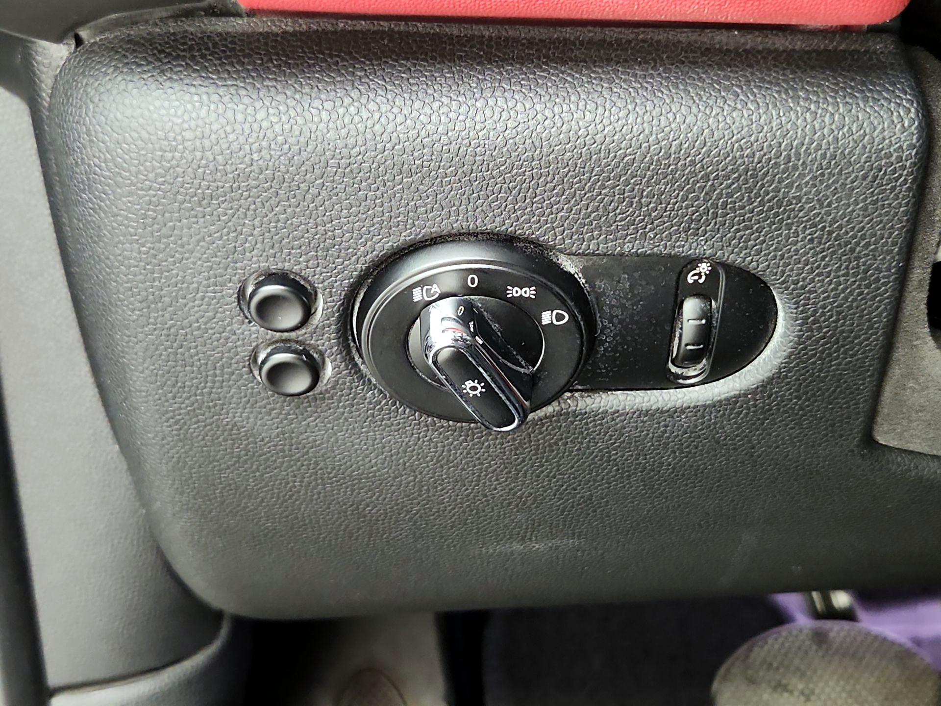 Thumbnail: 2015 MINI Cooper Hardtop - 13