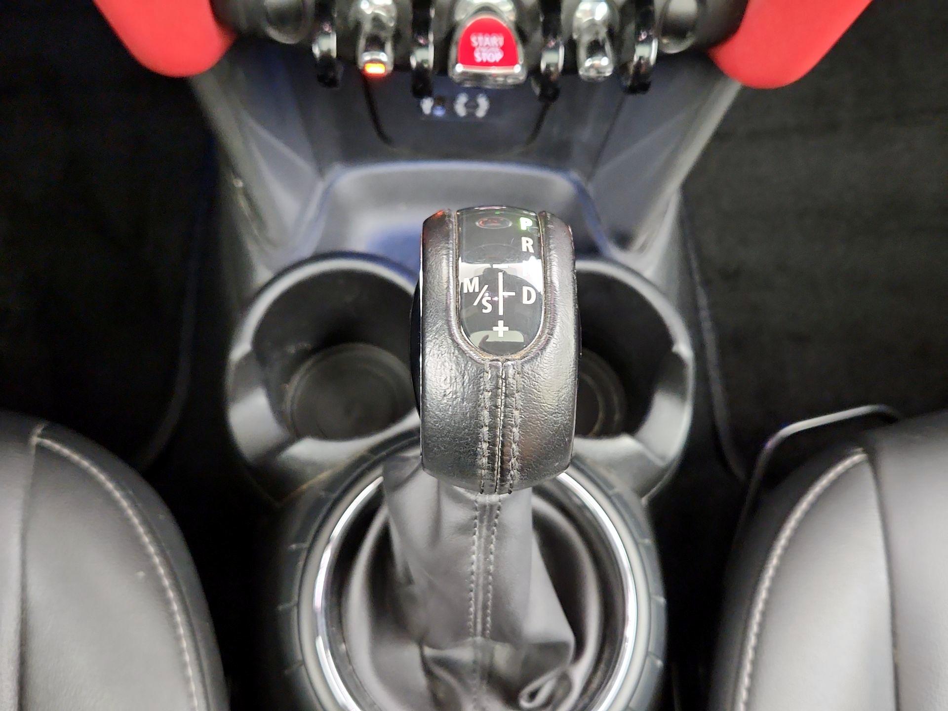 Thumbnail: 2015 MINI Cooper Hardtop - 16