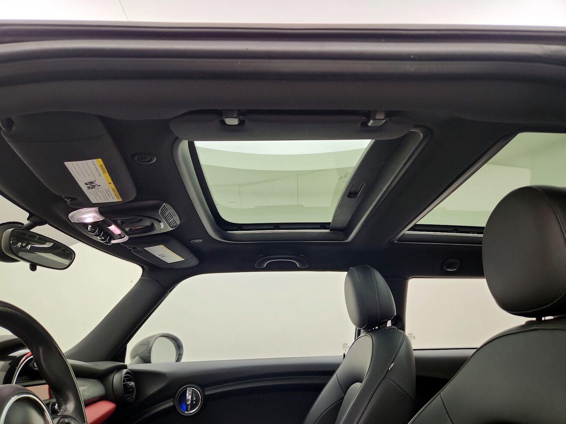 Thumbnail: 2015 MINI Cooper Hardtop - 18