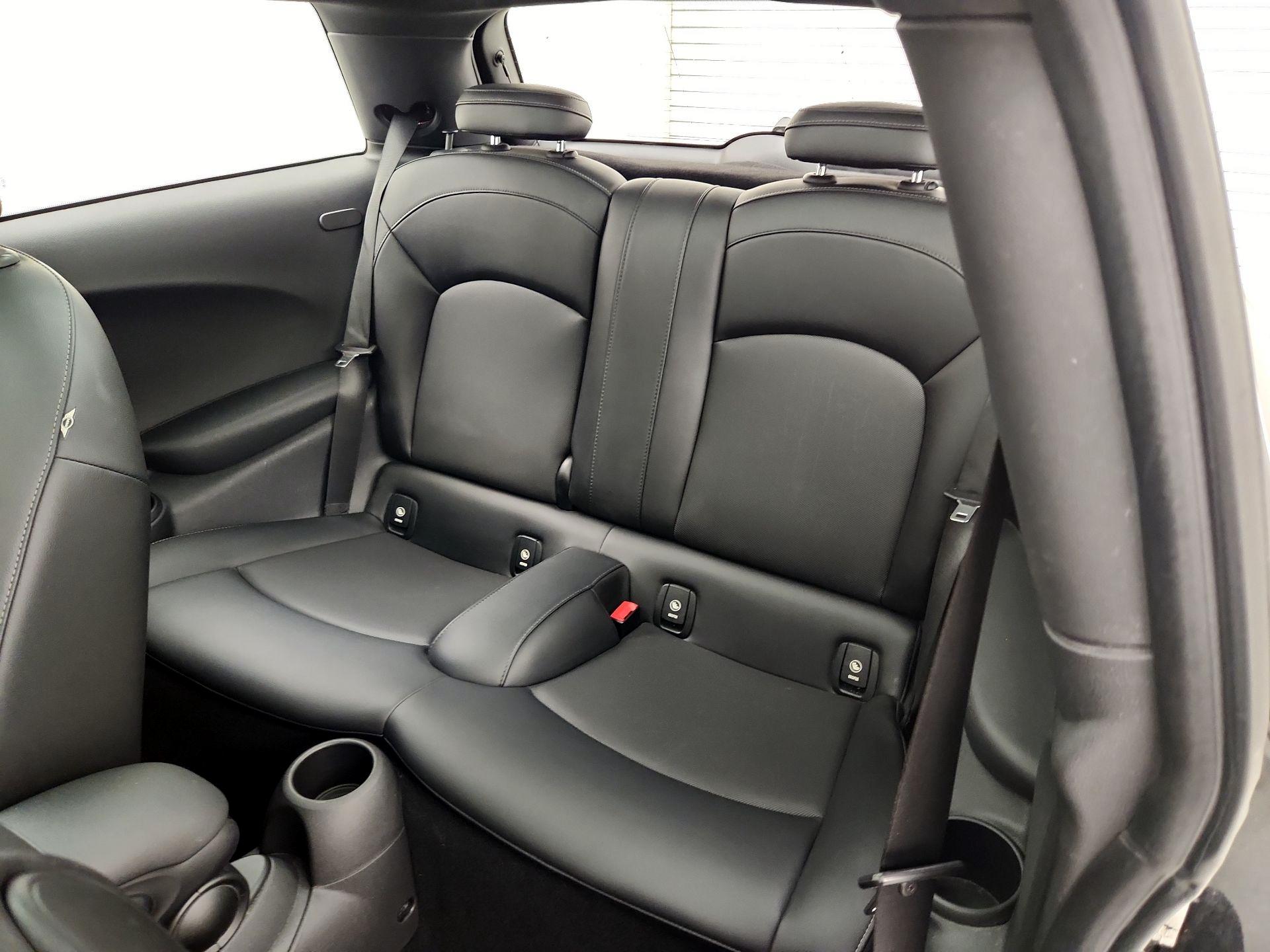 Thumbnail: 2015 MINI Cooper Hardtop - 19