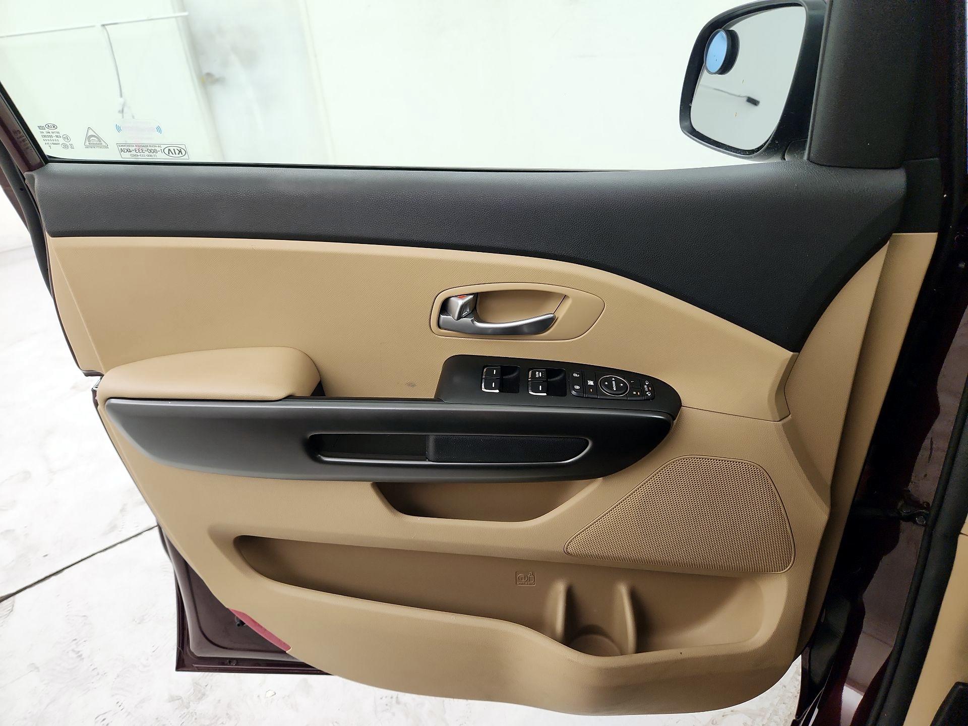 Thumbnail: 2017 Kia Sedona - 12