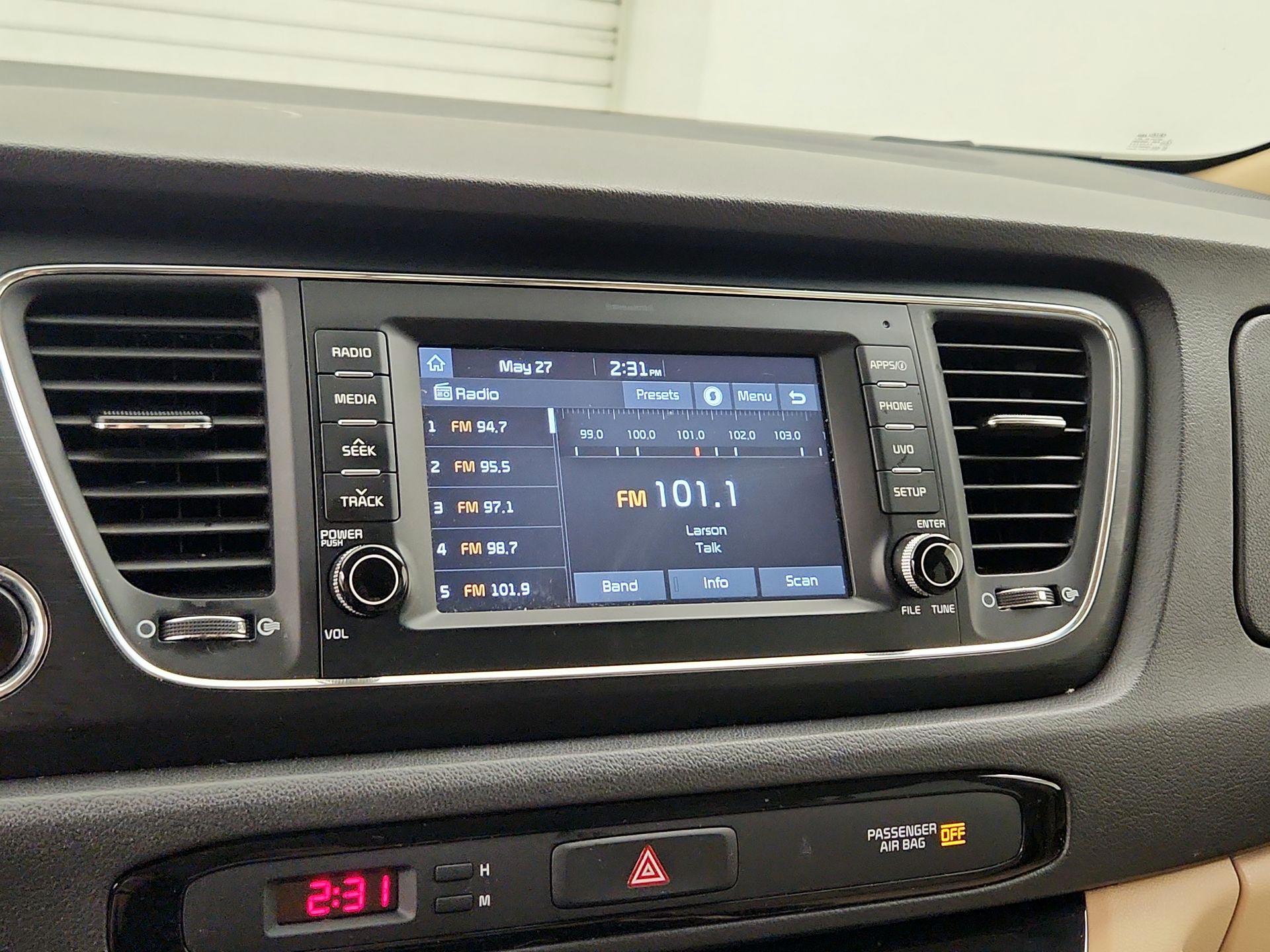 Thumbnail: 2017 Kia Sedona - 15