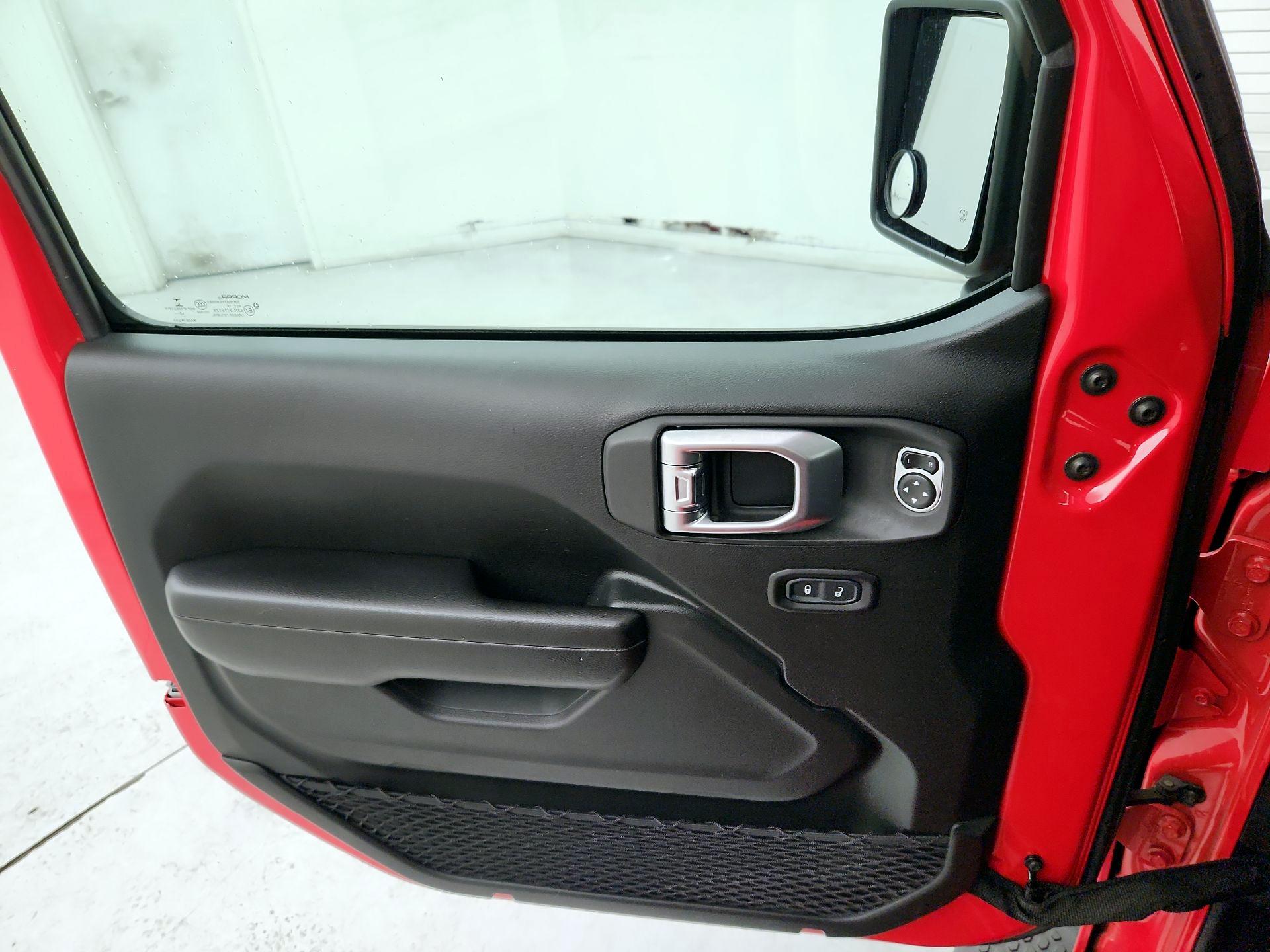 Thumbnail: 2019 Jeep Wrangler - 12