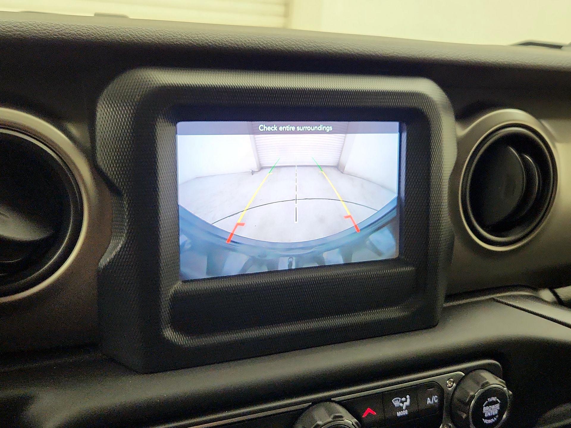 Thumbnail: 2019 Jeep Wrangler - 14