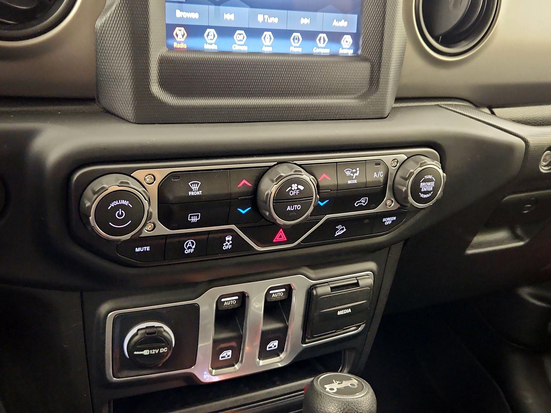 Thumbnail: 2019 Jeep Wrangler - 16