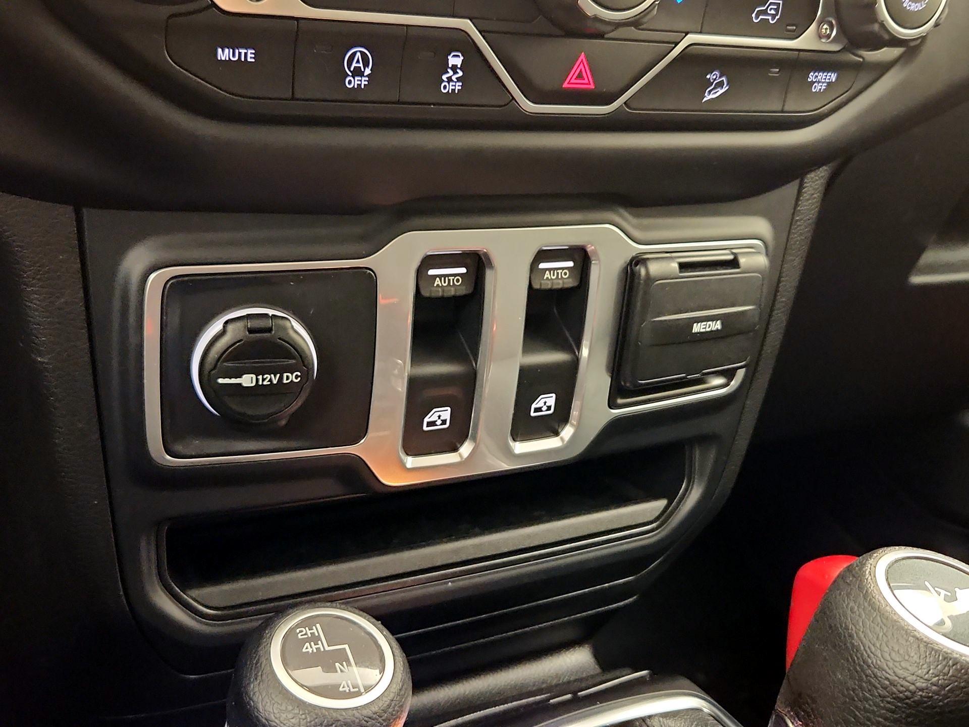 Thumbnail: 2019 Jeep Wrangler - 18