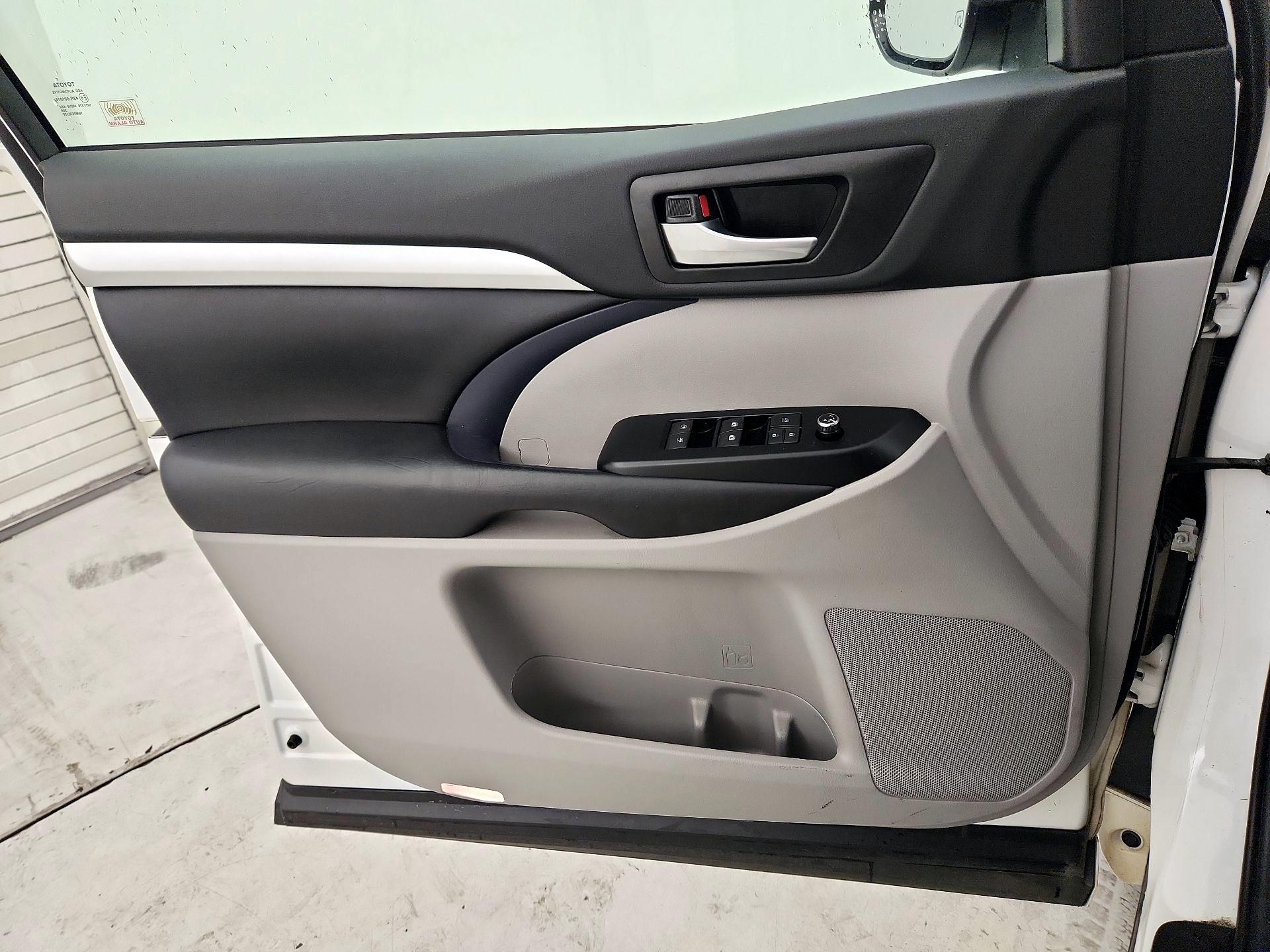 Thumbnail: 2018 Toyota Highlander - 12