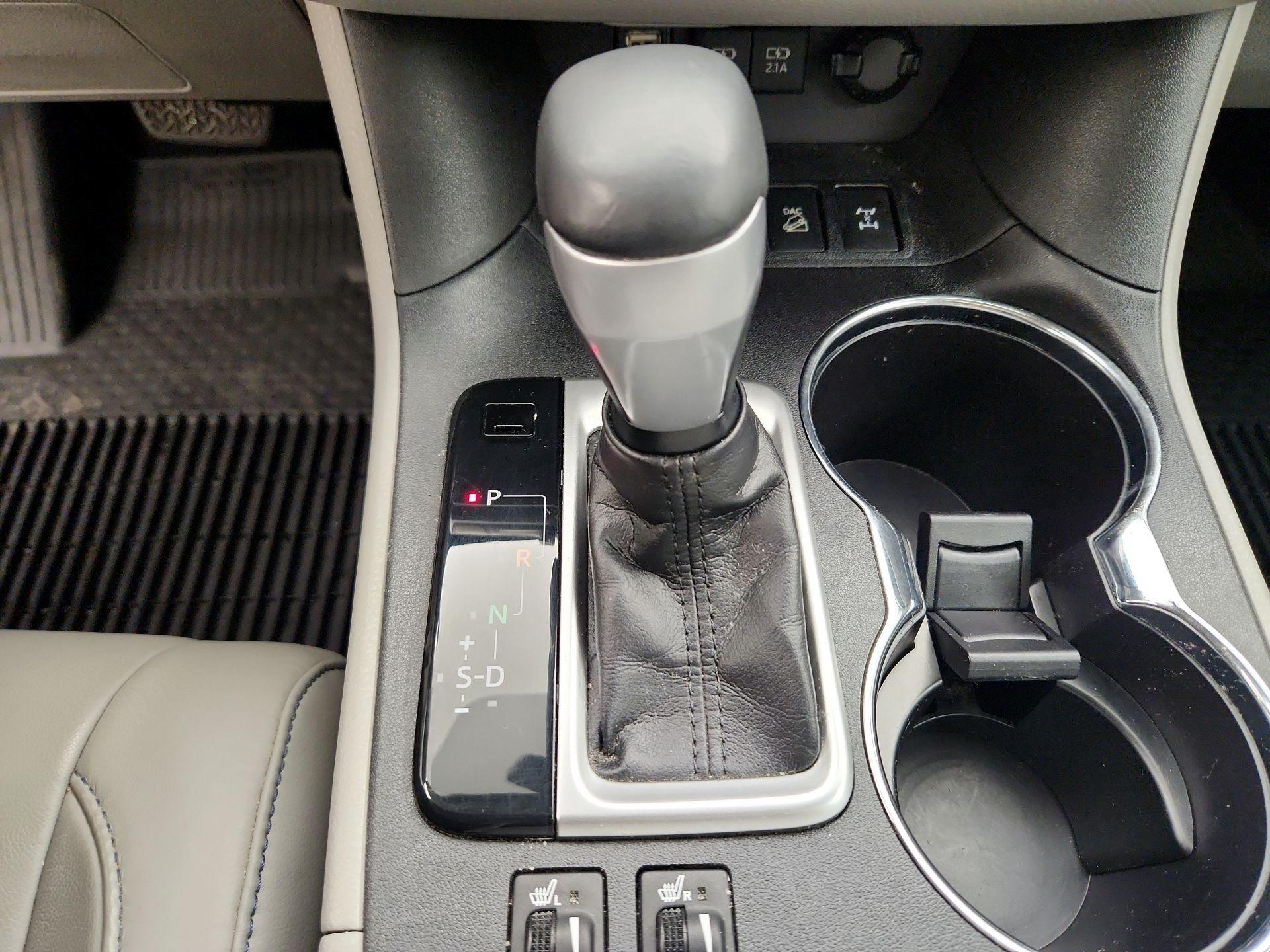 Thumbnail: 2018 Toyota Highlander - 18