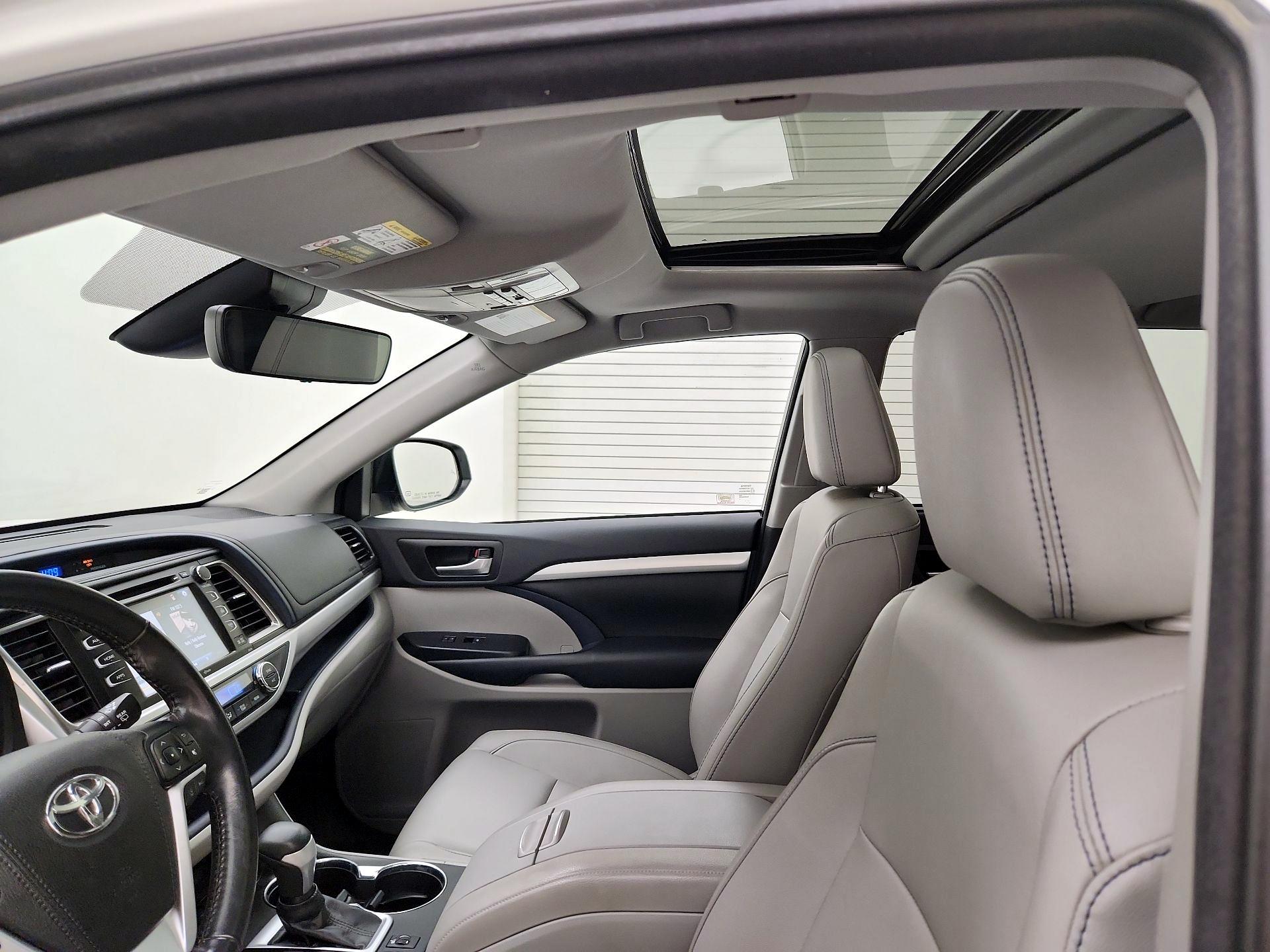 Thumbnail: 2018 Toyota Highlander - 20