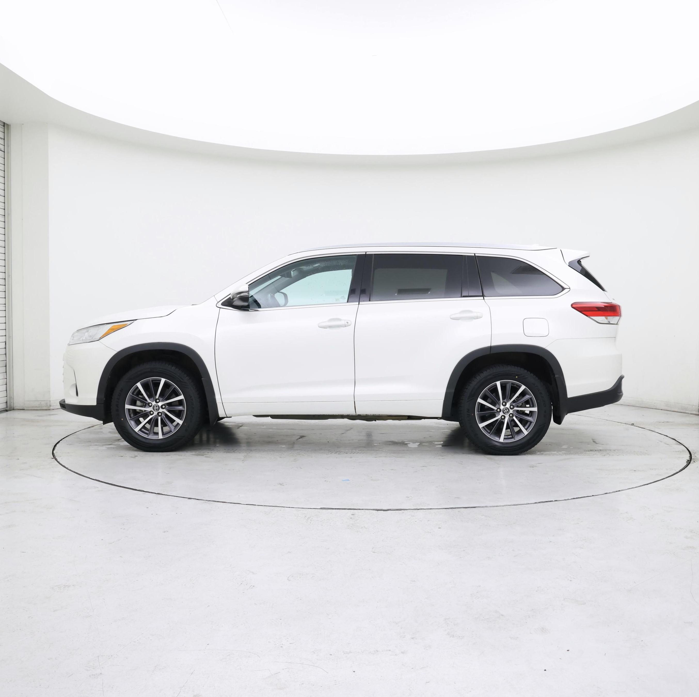 Thumbnail: 2018 Toyota Highlander - 3