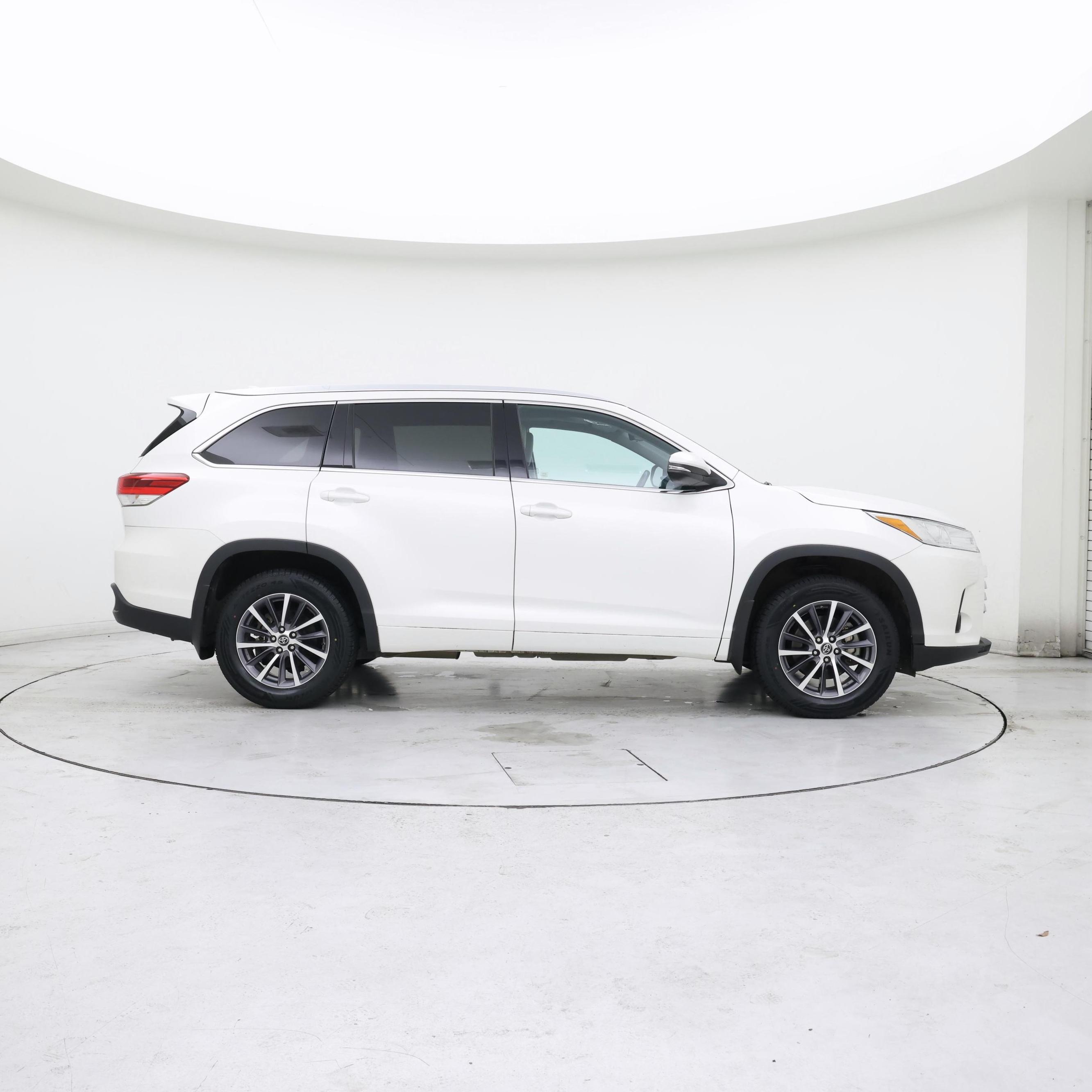 Thumbnail: 2018 Toyota Highlander - 7