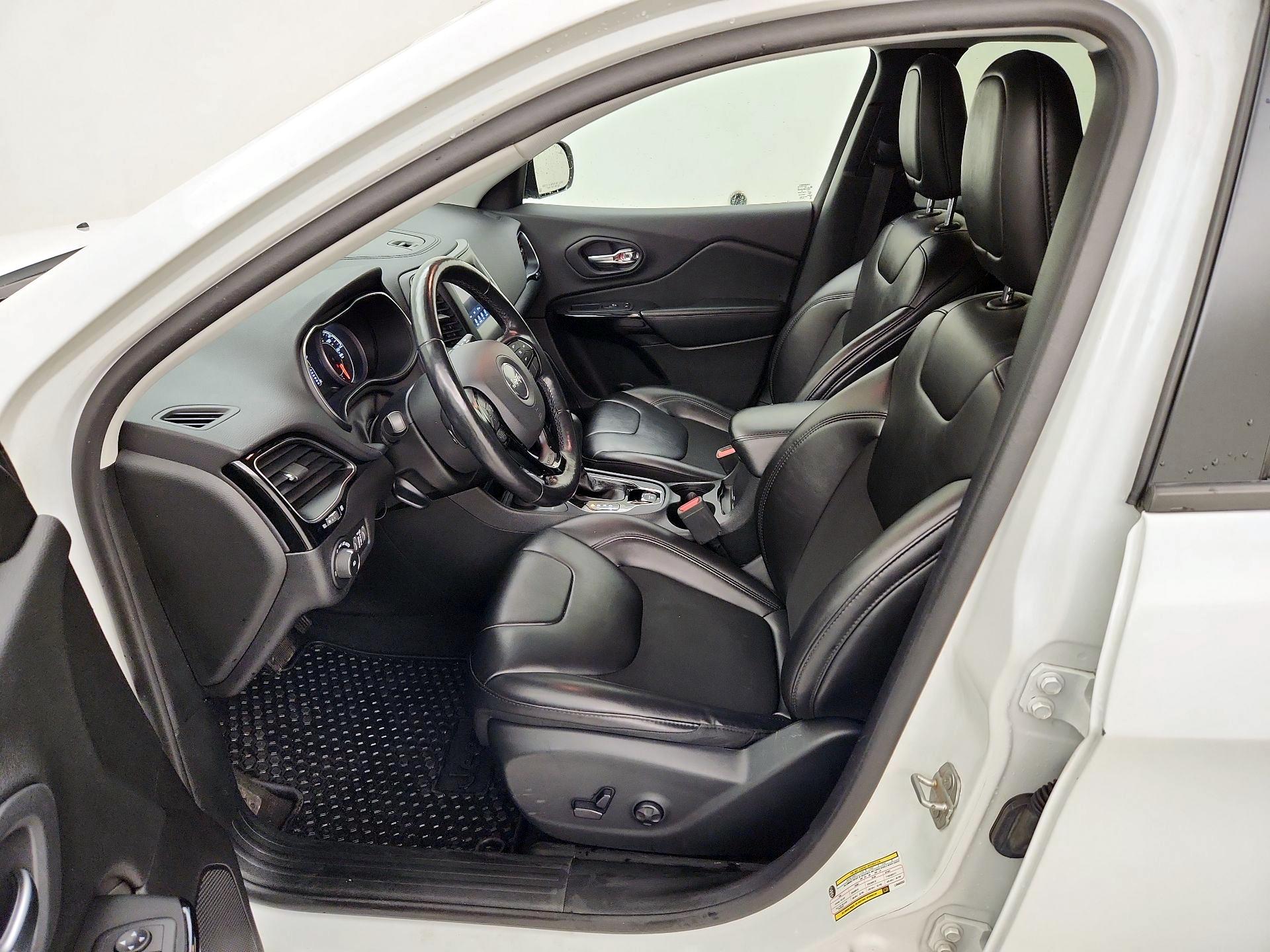 Thumbnail: 2020 Jeep Cherokee - 11