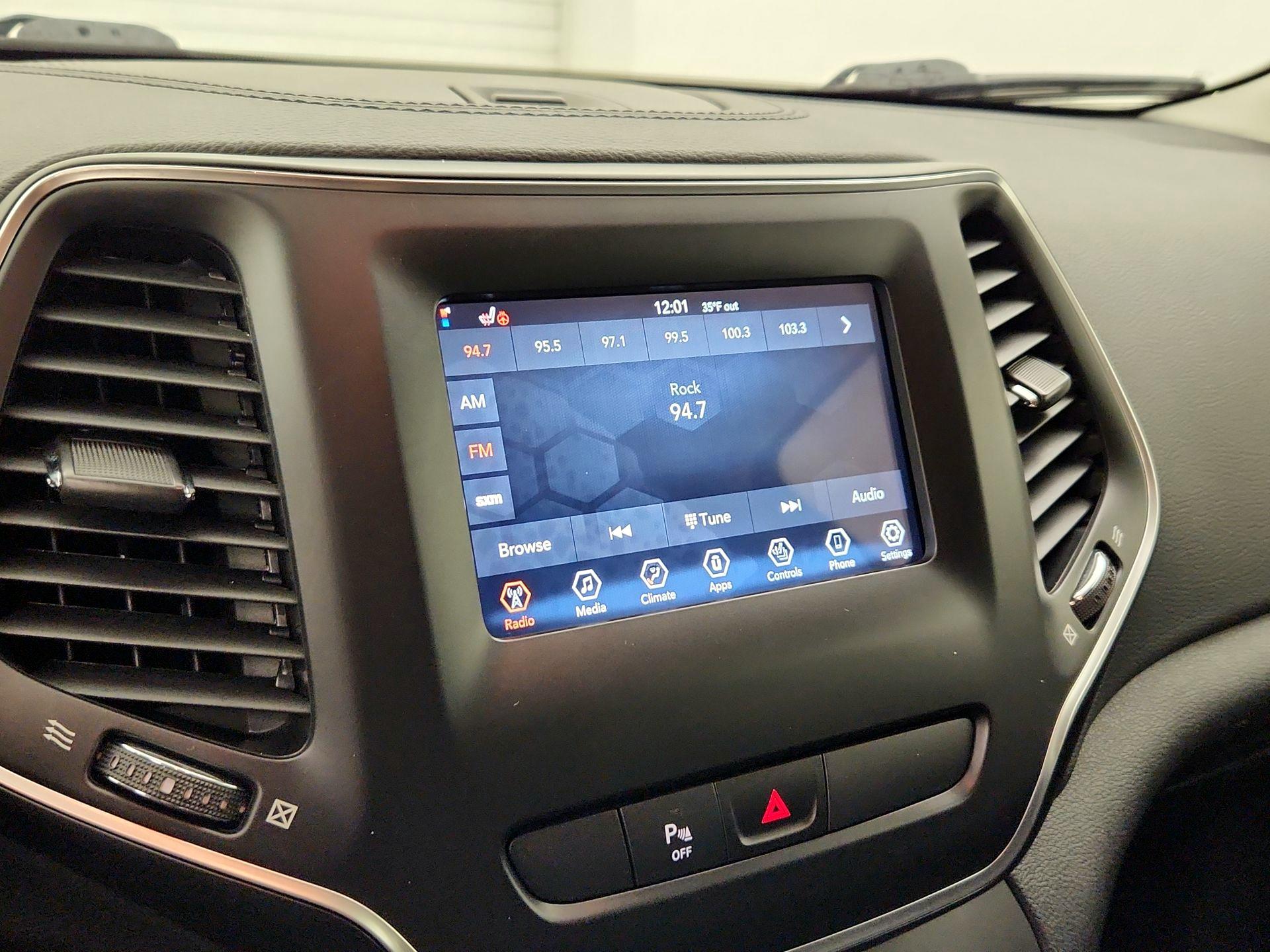 Thumbnail: 2020 Jeep Cherokee - 15