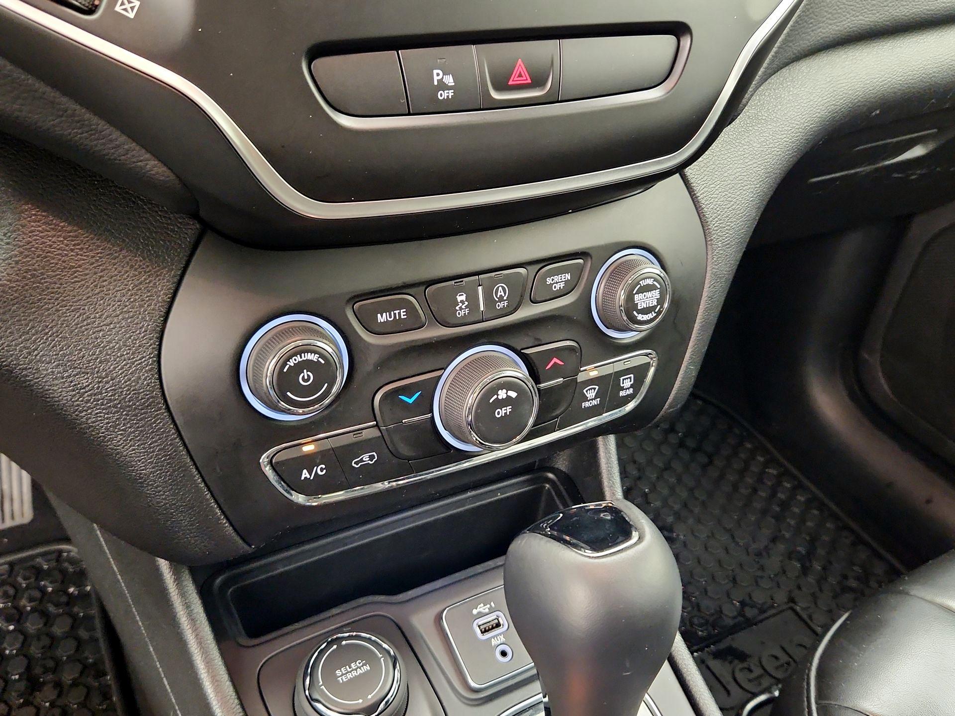 Thumbnail: 2020 Jeep Cherokee - 16