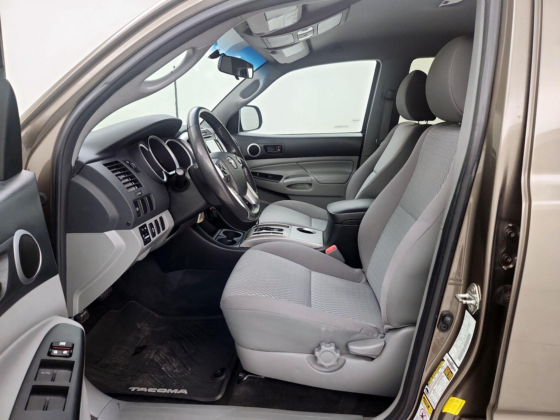 Thumbnail: 2015 Toyota Tacoma - 11