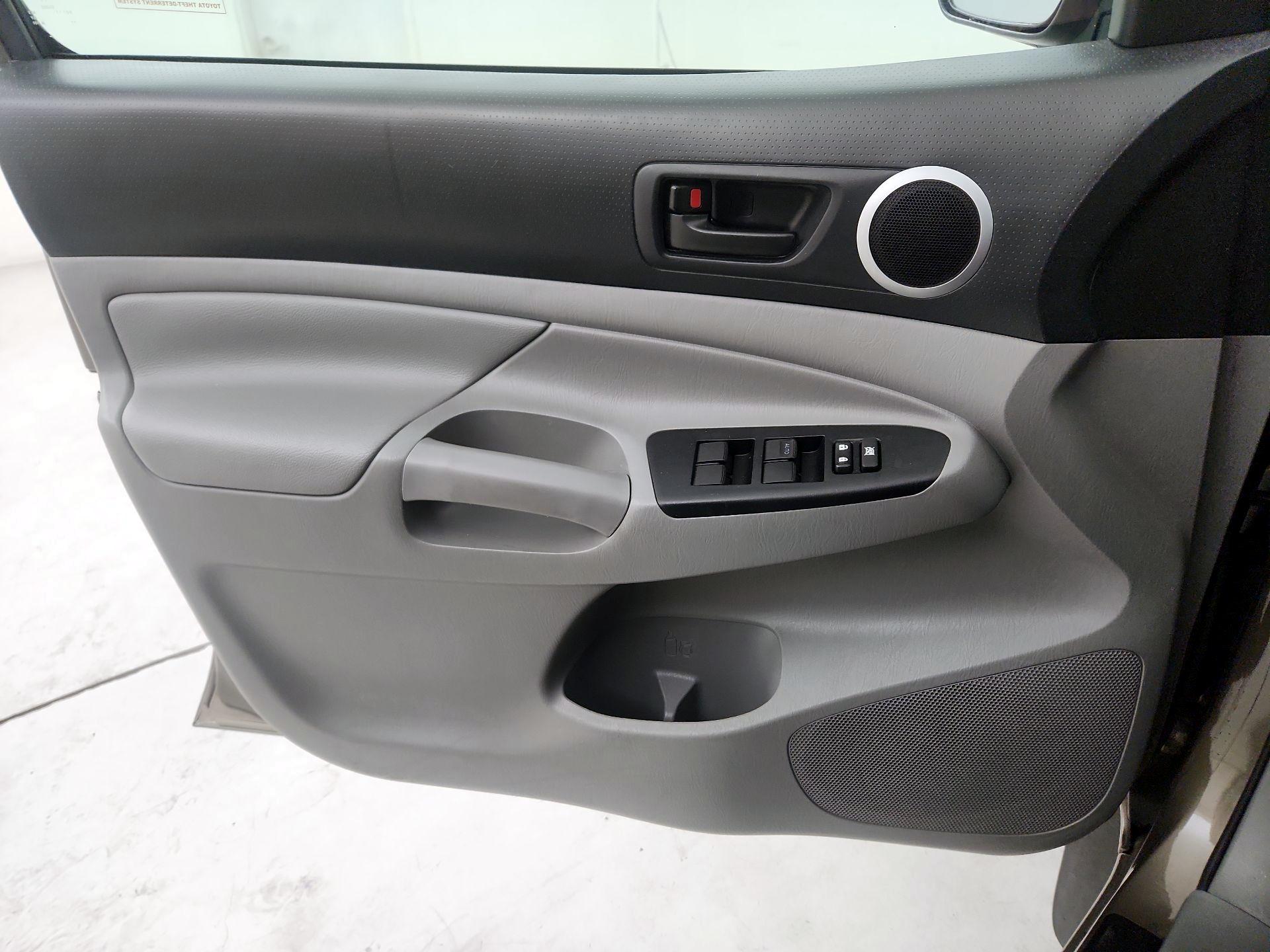 Thumbnail: 2015 Toyota Tacoma - 12