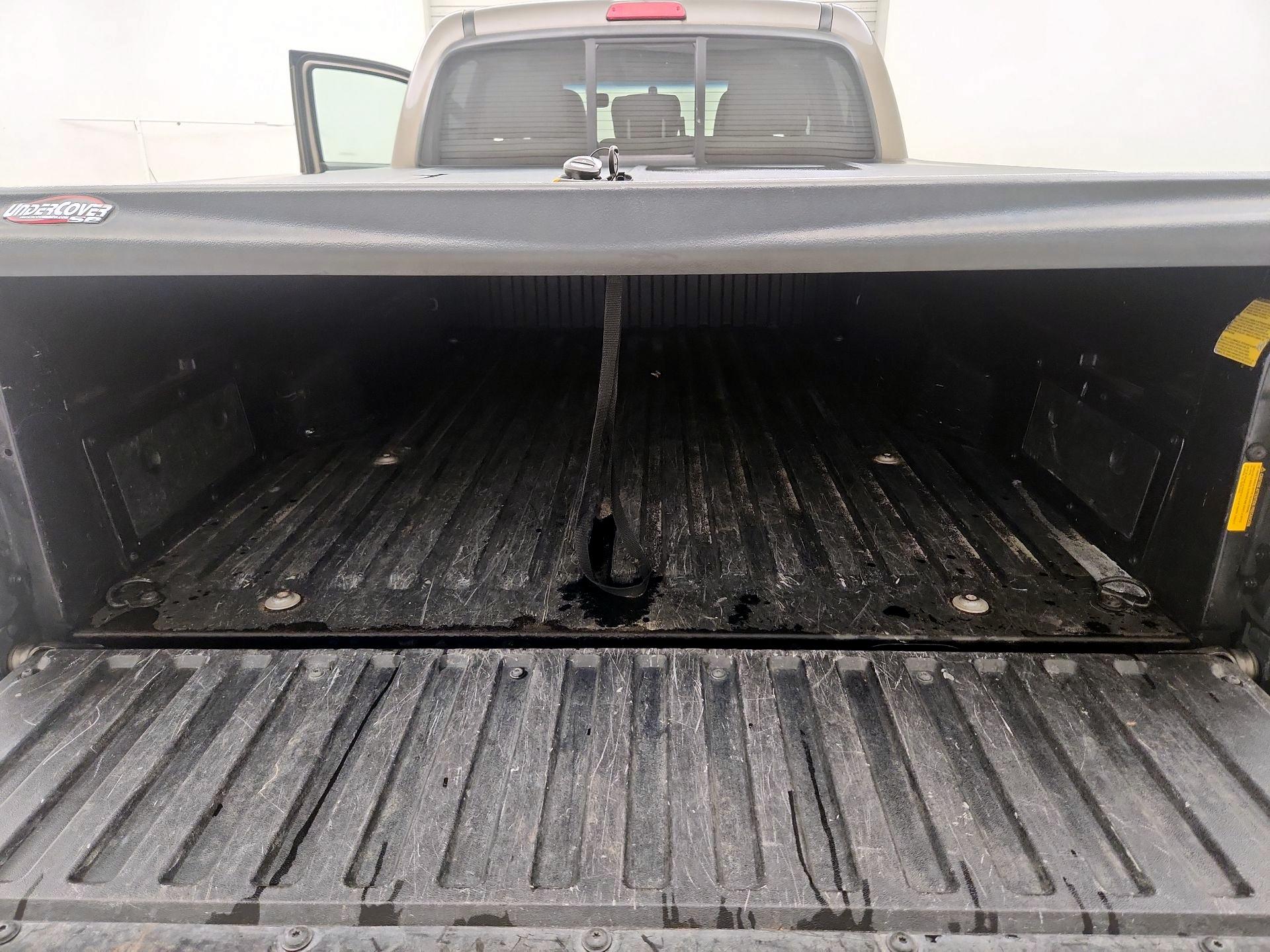 Thumbnail: 2015 Toyota Tacoma - 20