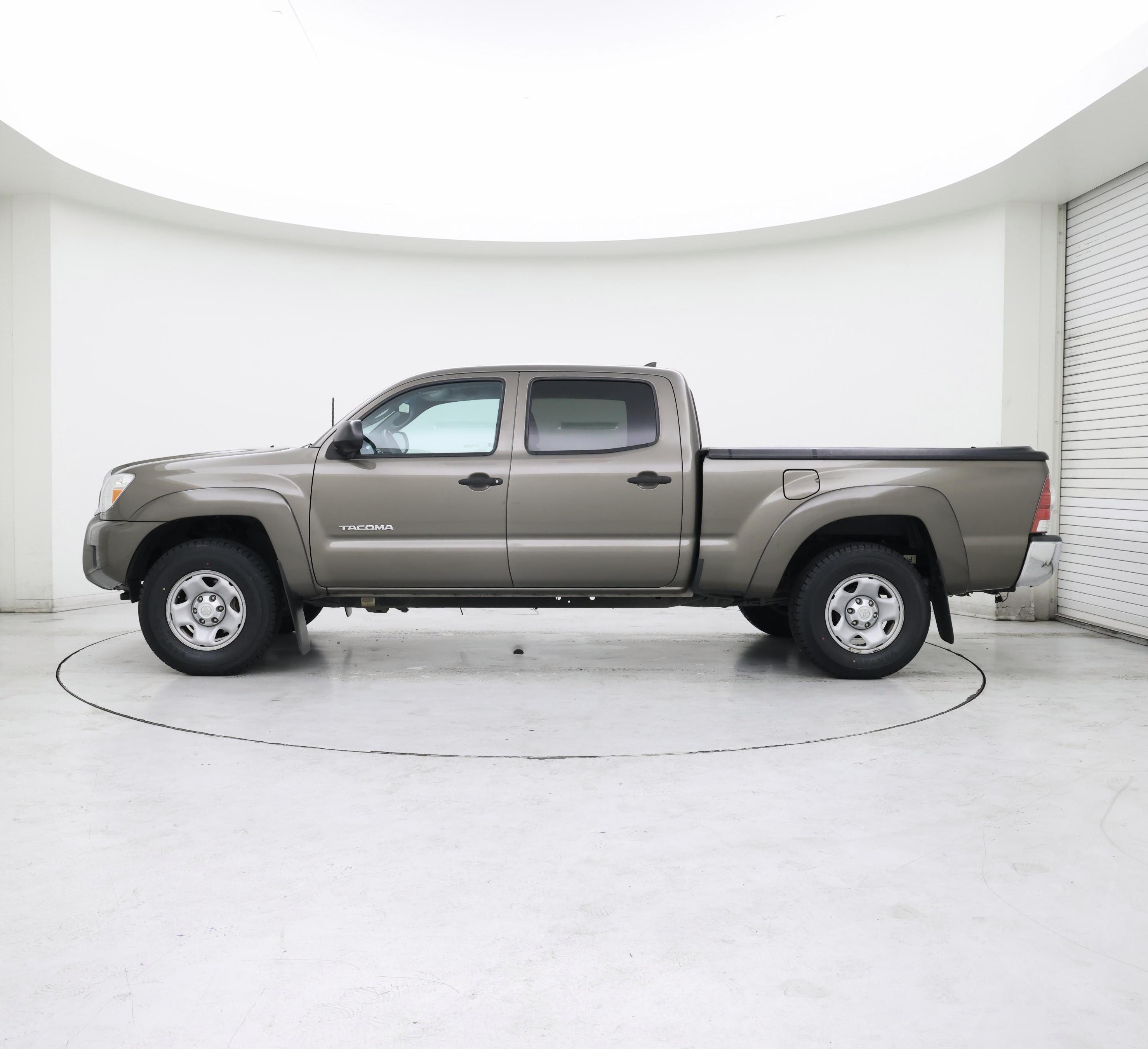 Thumbnail: 2015 Toyota Tacoma - 3