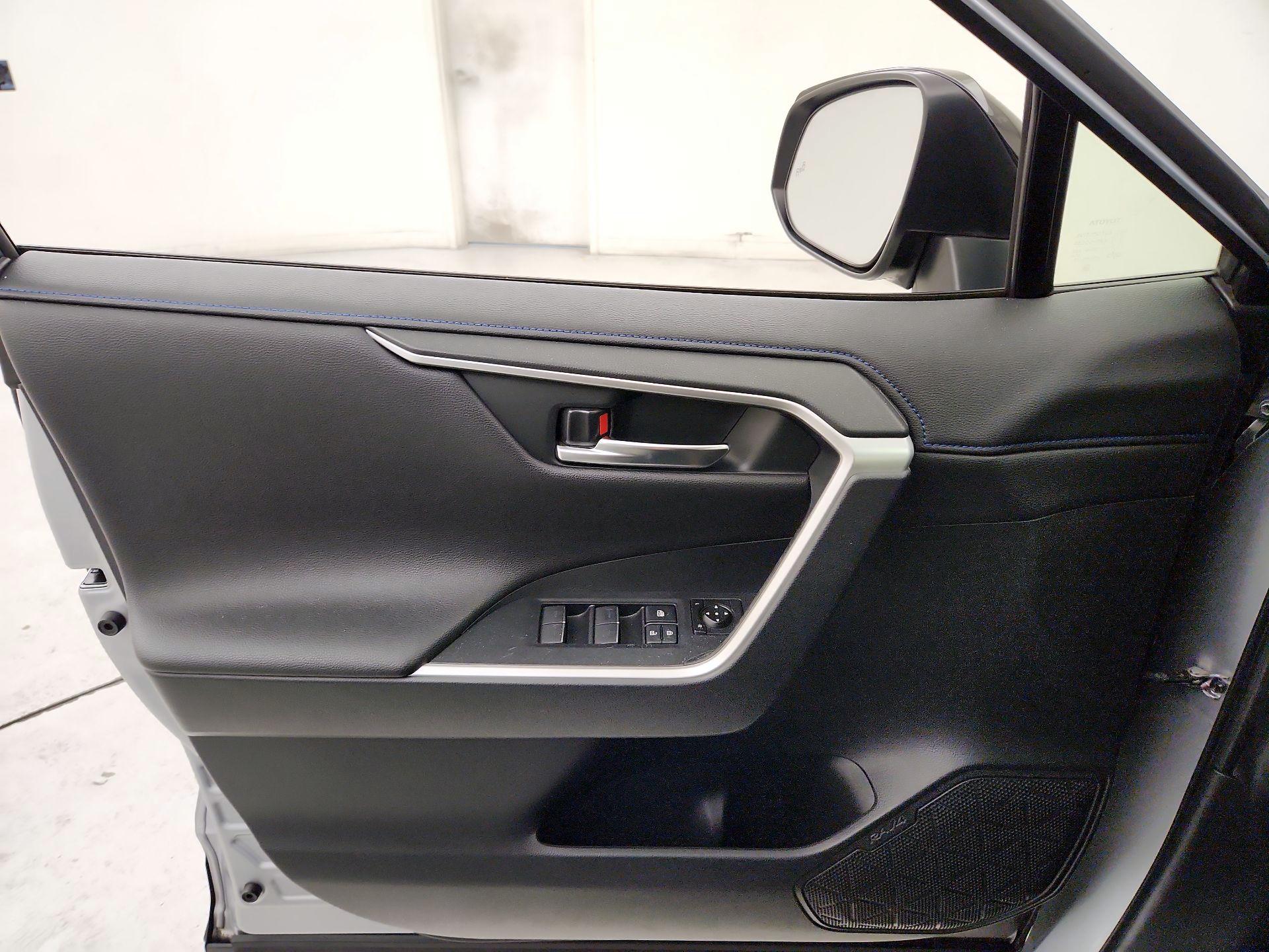 Thumbnail: 2022 Toyota RAV4 - 12