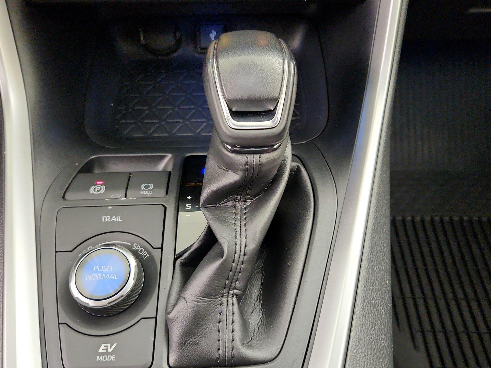 Thumbnail: 2022 Toyota RAV4 - 17