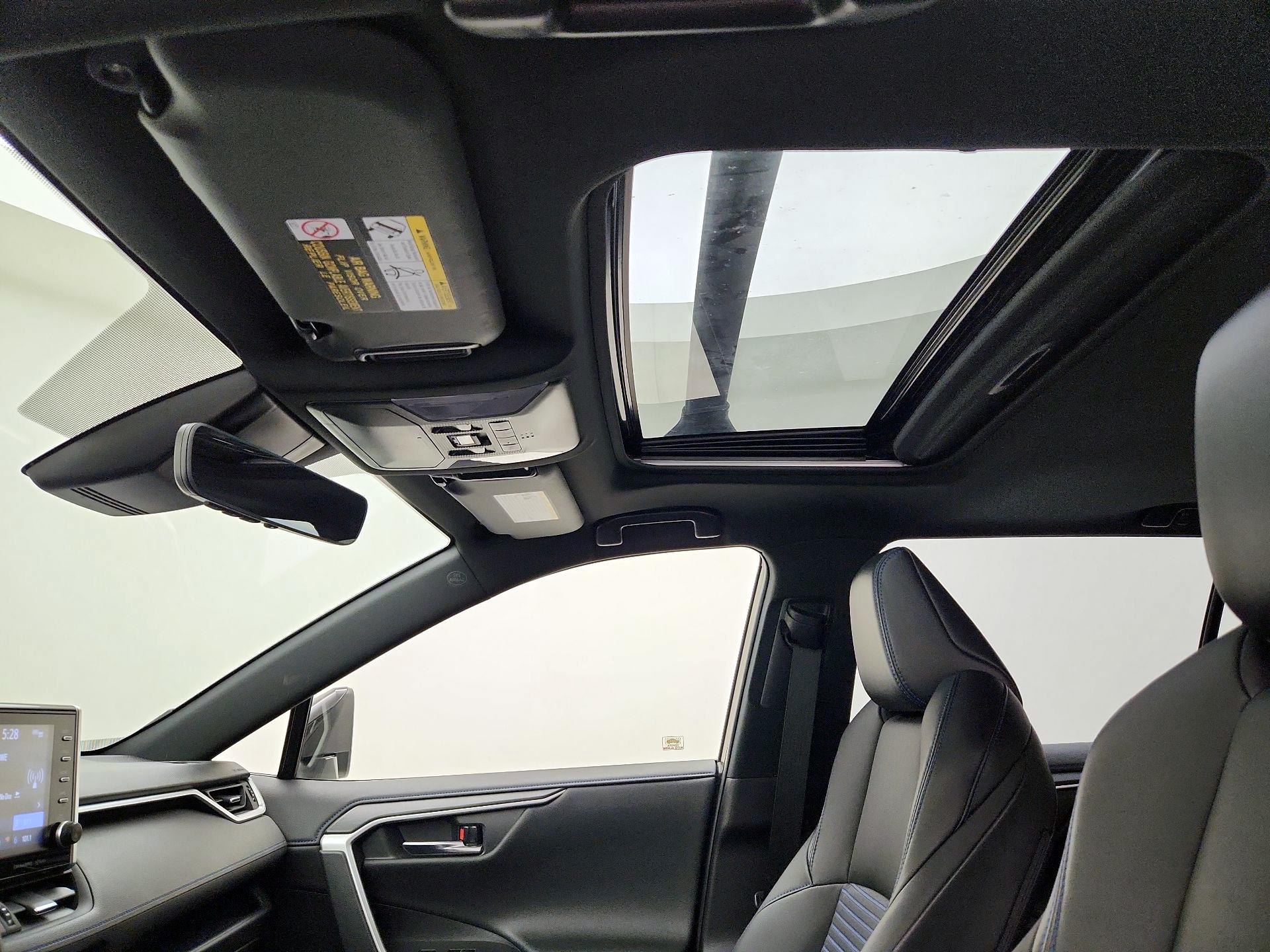 Thumbnail: 2022 Toyota RAV4 - 19