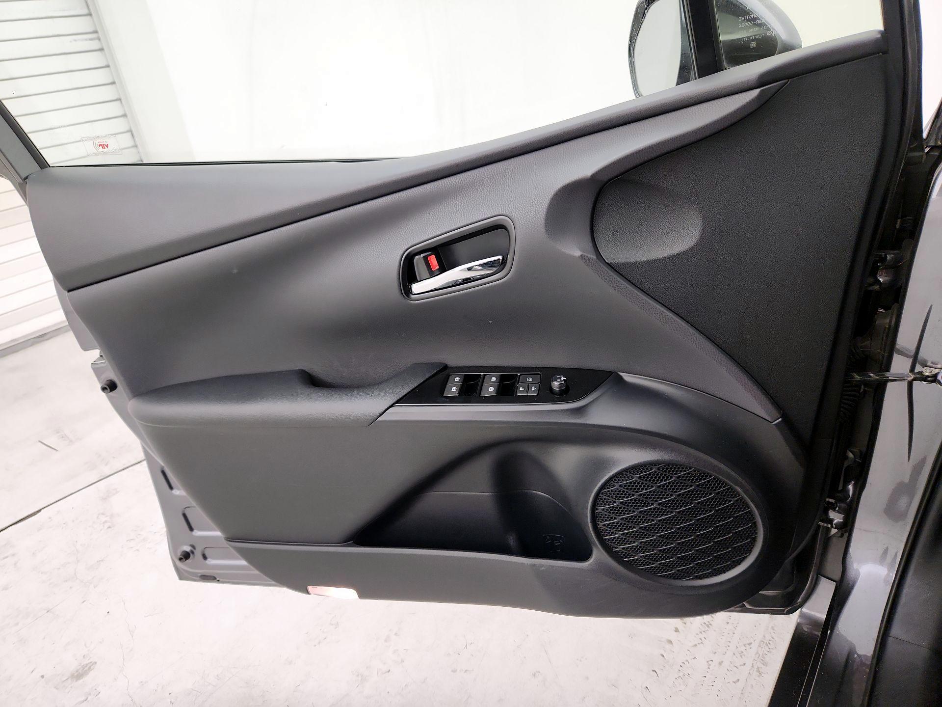 Thumbnail: 2017 Toyota Prius - 12