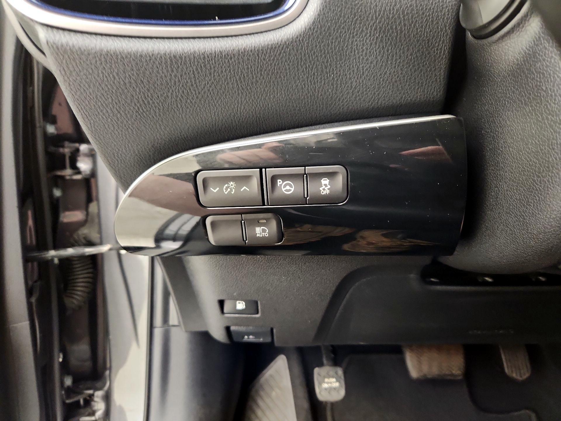 Thumbnail: 2017 Toyota Prius - 13