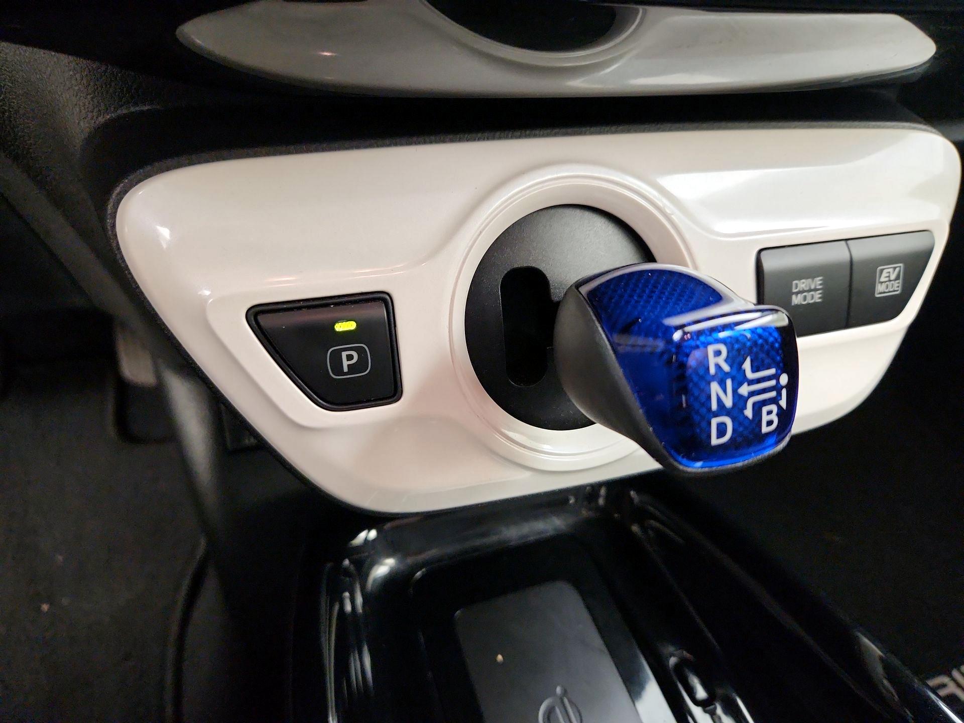 Thumbnail: 2017 Toyota Prius - 18