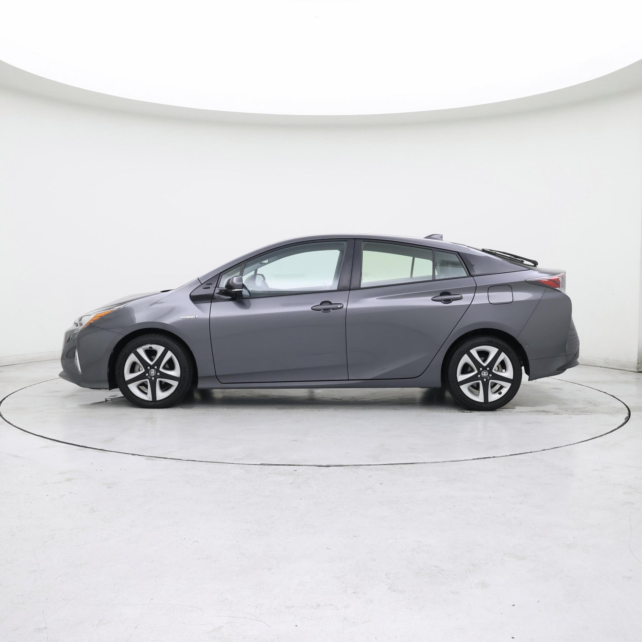 Thumbnail: 2017 Toyota Prius - 3
