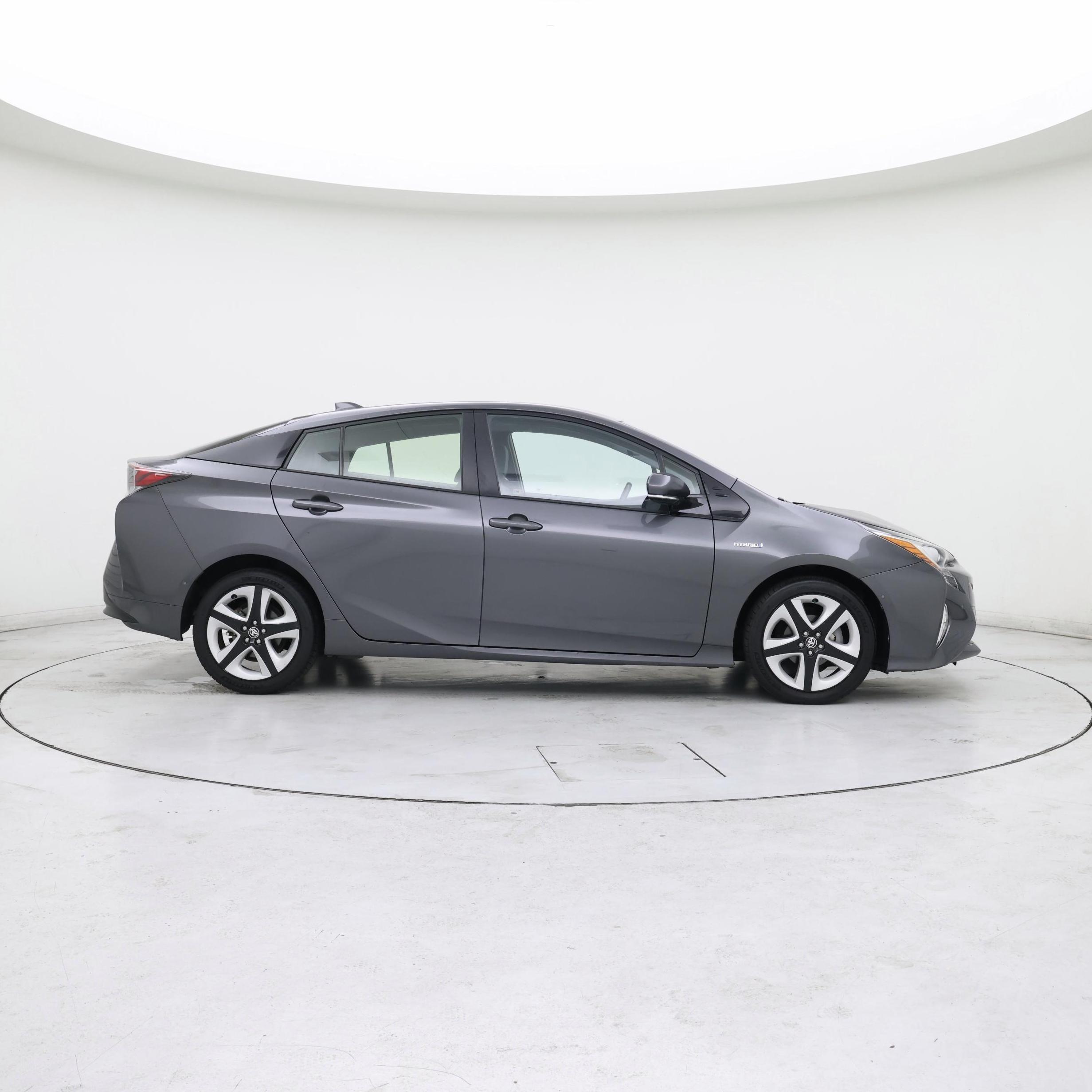 Thumbnail: 2017 Toyota Prius - 7