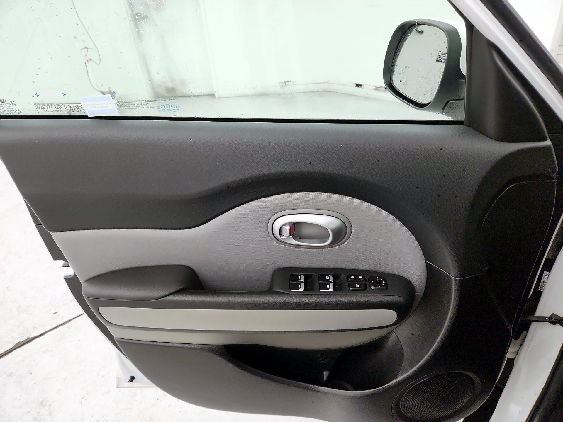 Thumbnail: 2017 Kia Soul - 12