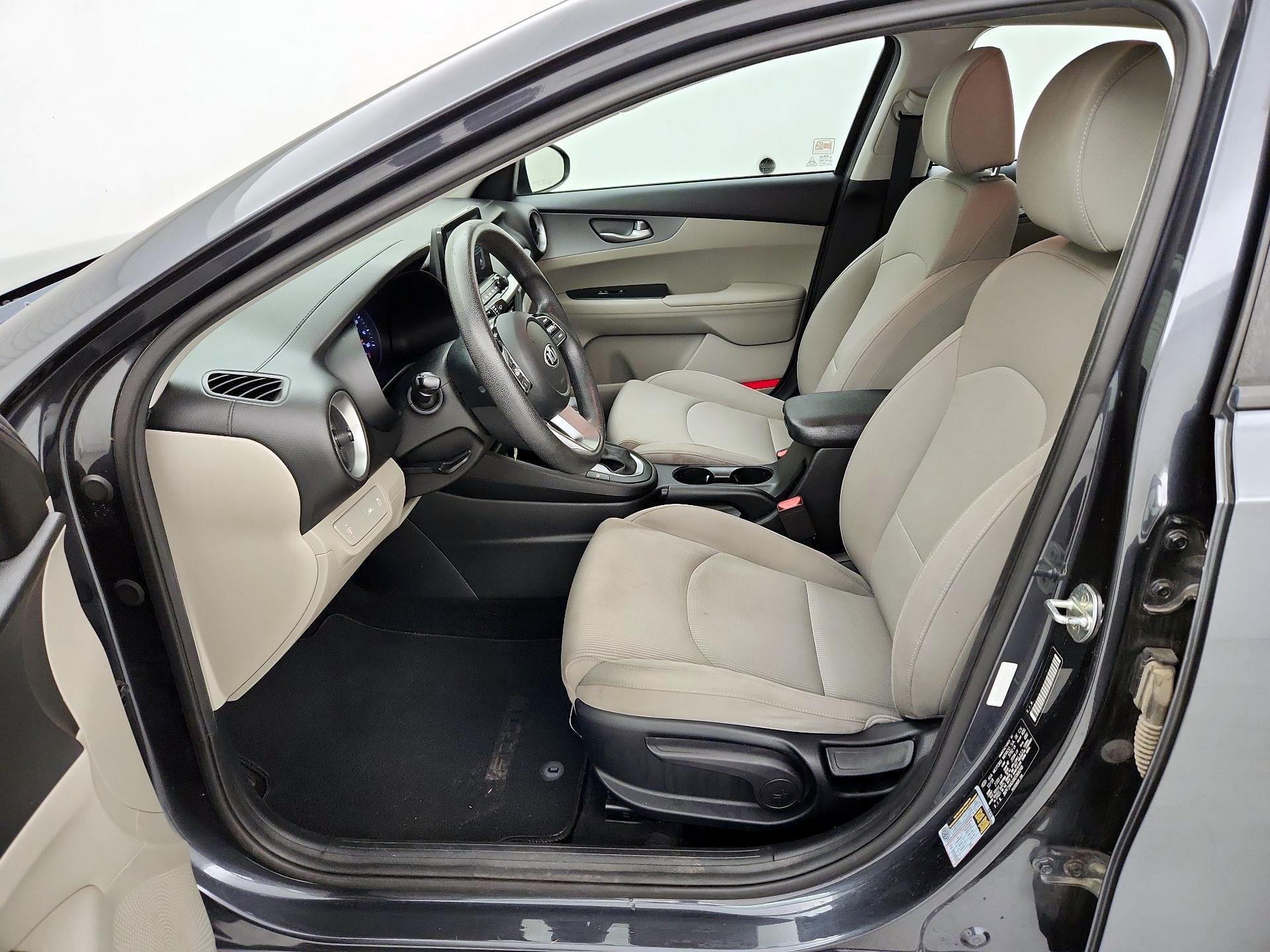 Thumbnail: 2019 Kia Forte - 11