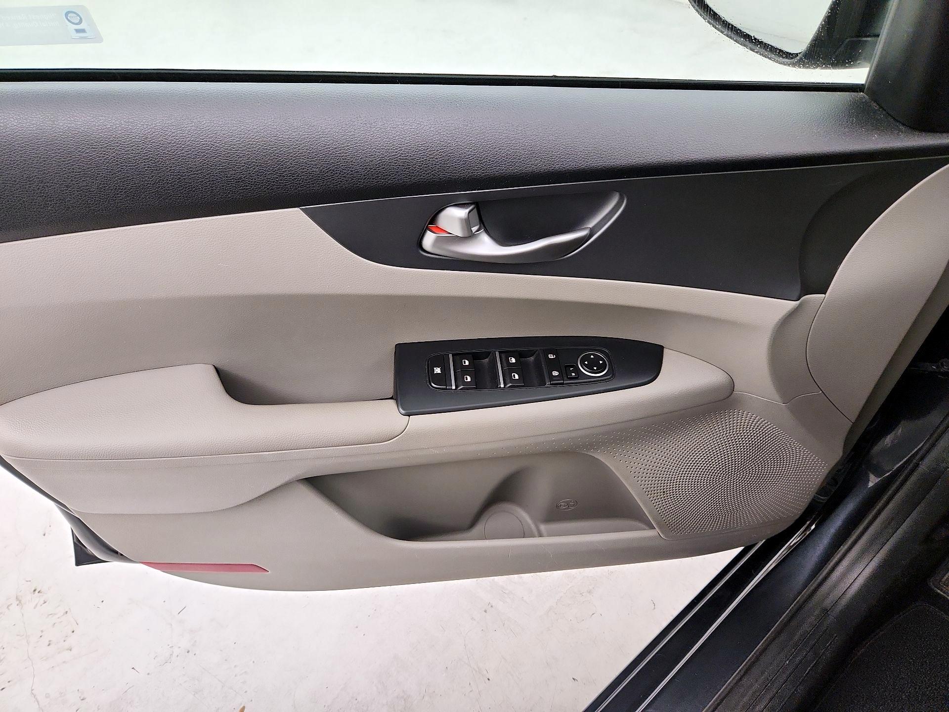 Thumbnail: 2019 Kia Forte - 12