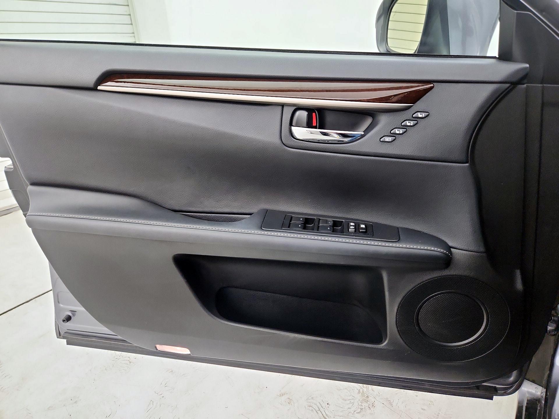 Thumbnail: 2014 Lexus ES - 10