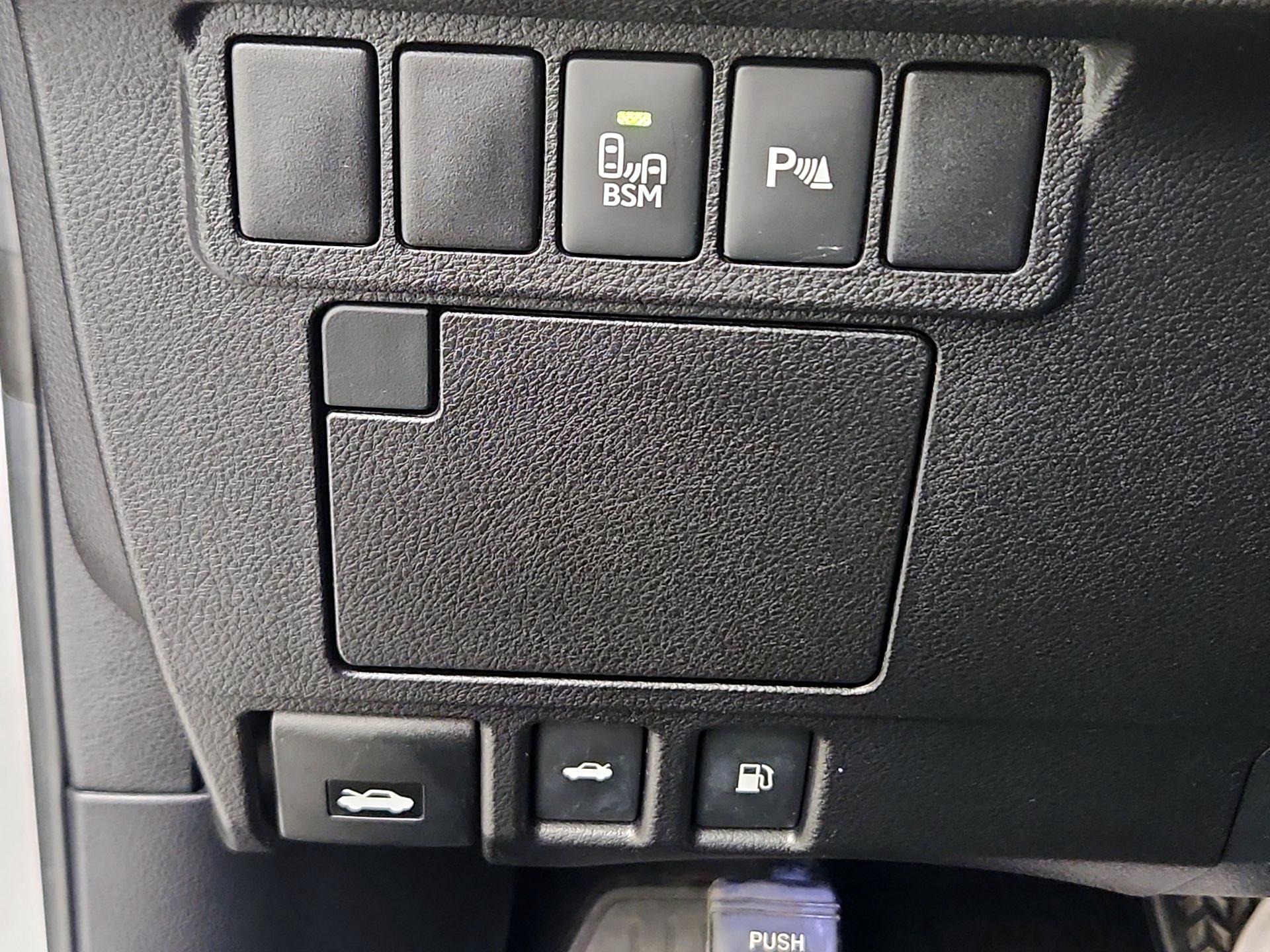 Thumbnail: 2014 Lexus ES - 11