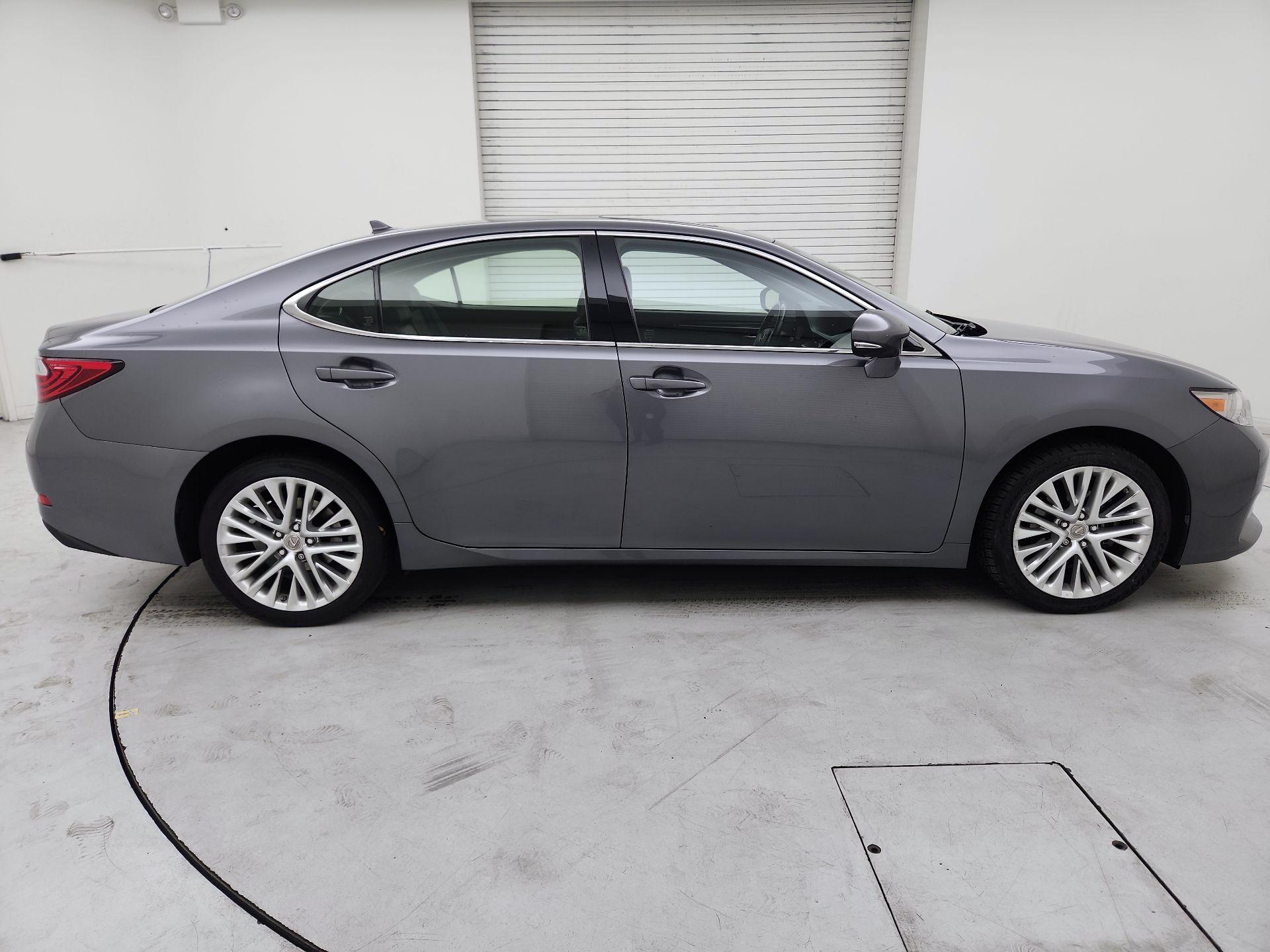 Thumbnail: 2014 Lexus ES - 4