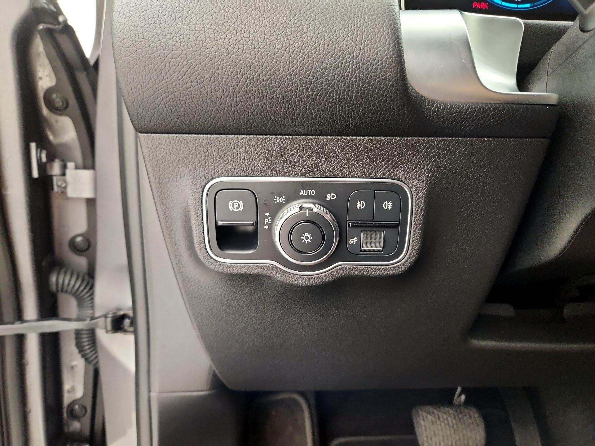 Thumbnail: 2020 Mercedes-Benz GLB - 13