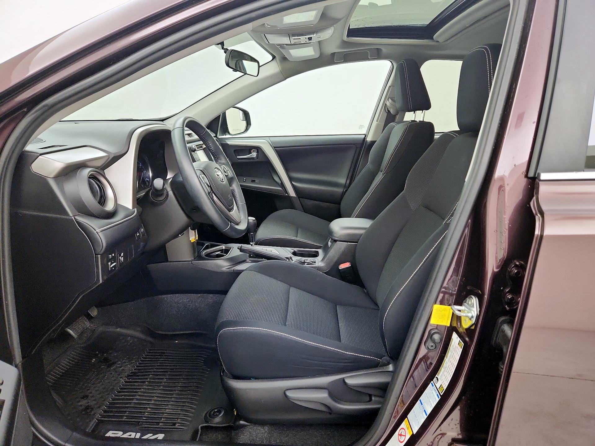 Thumbnail: 2016 Toyota RAV4 - 11