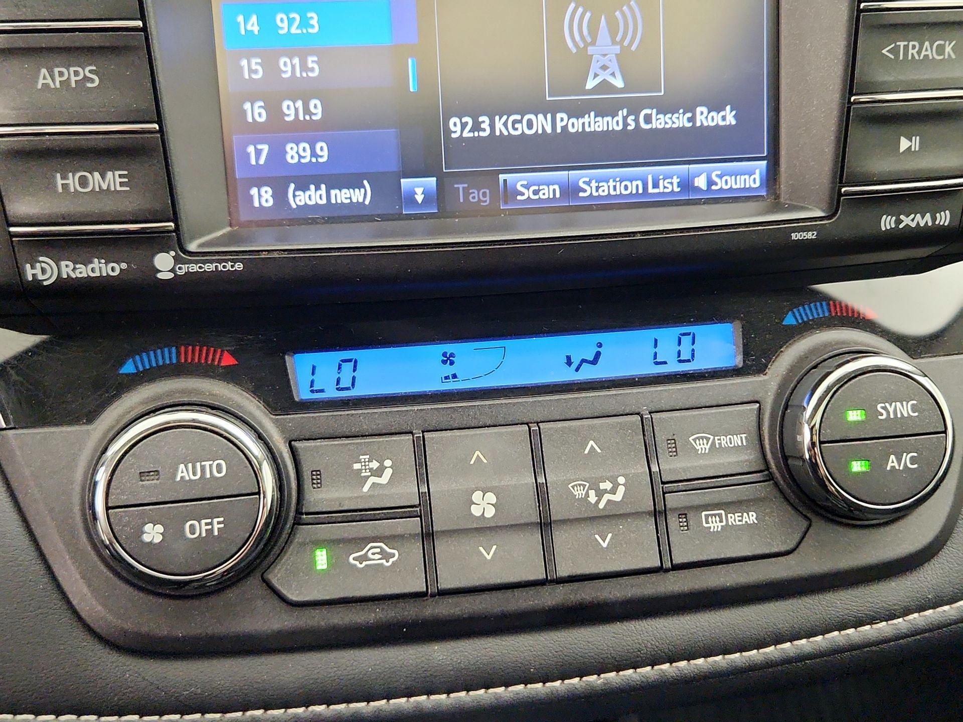 Thumbnail: 2016 Toyota RAV4 - 16
