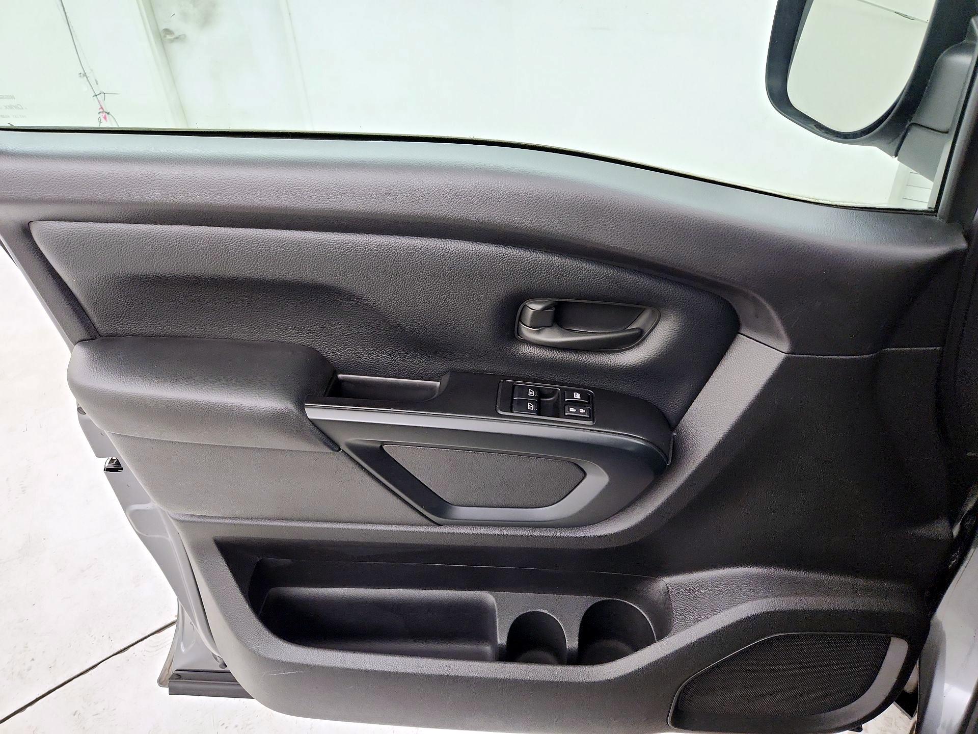 Thumbnail: 2017 Nissan Titan - 12