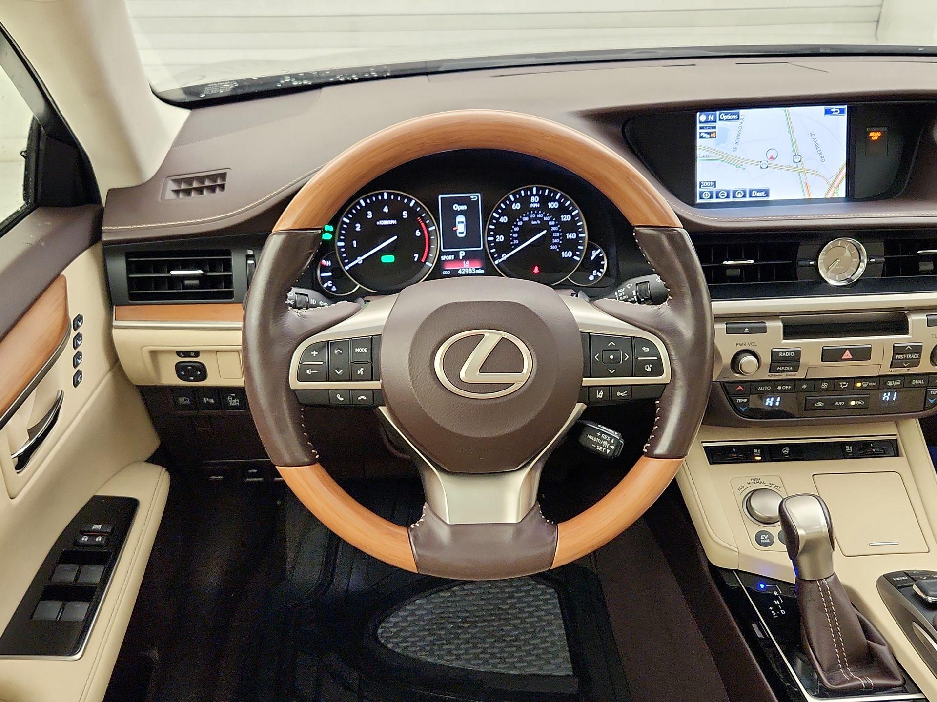 Thumbnail: 2016 Lexus ES - 10