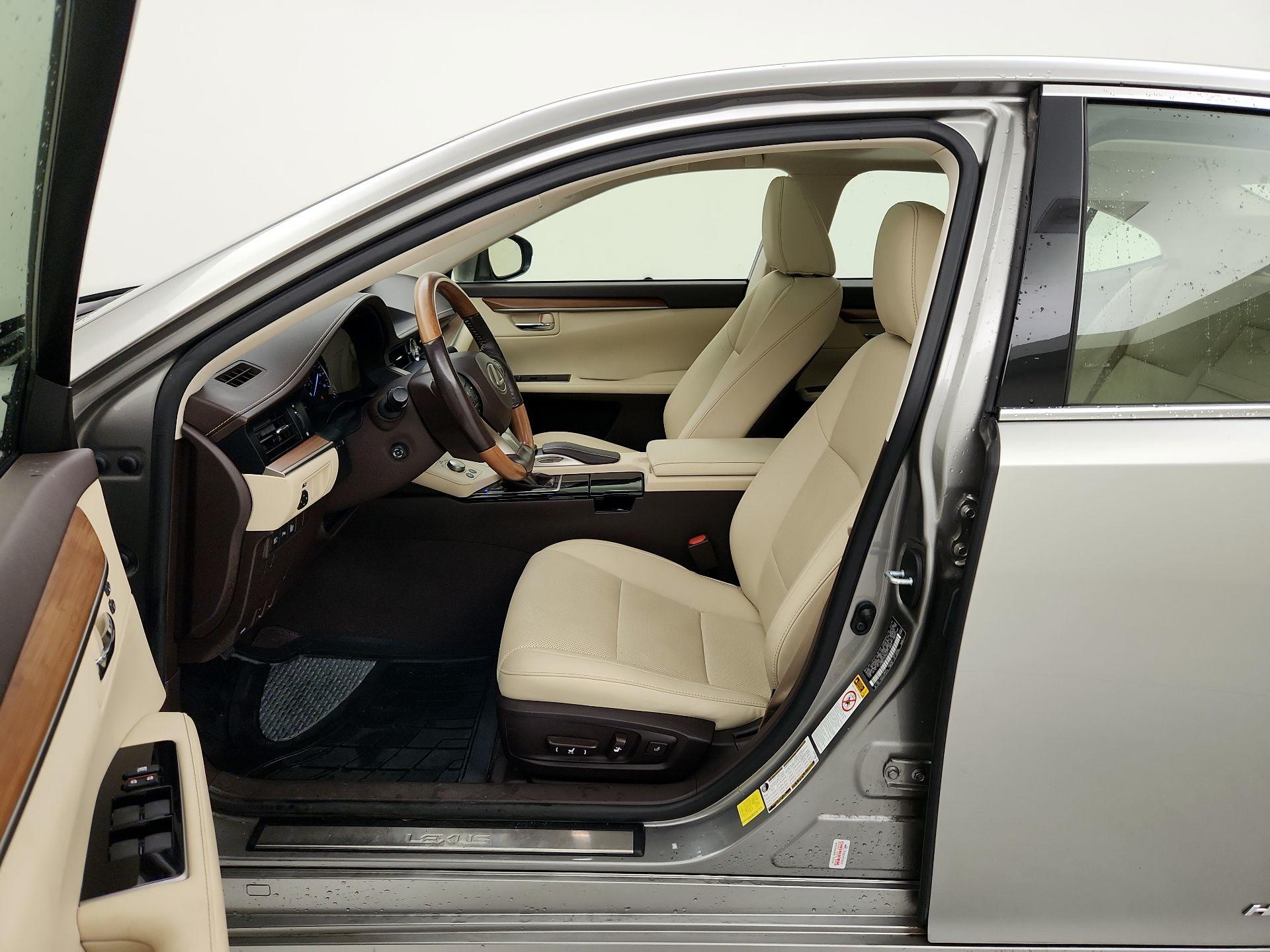 Thumbnail: 2016 Lexus ES - 11