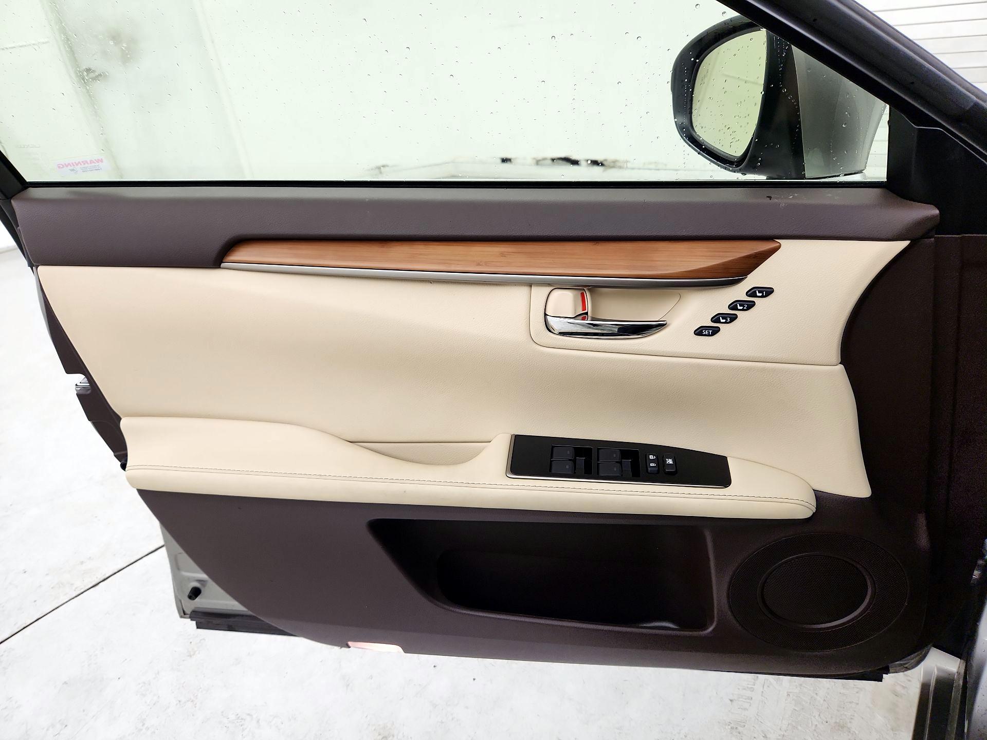 Thumbnail: 2016 Lexus ES - 12