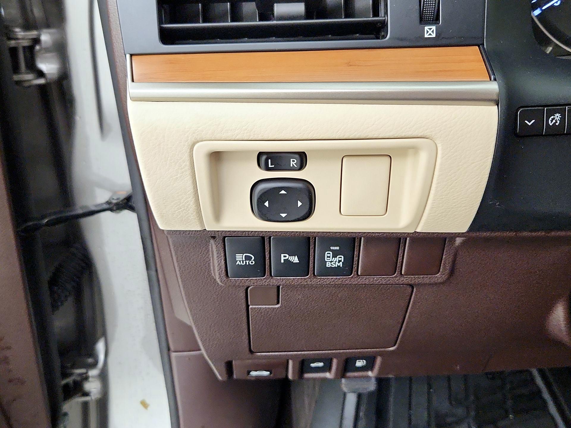 Thumbnail: 2016 Lexus ES - 13