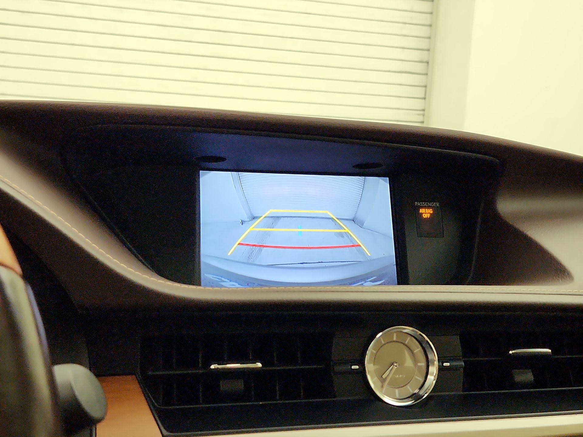 Thumbnail: 2016 Lexus ES - 15