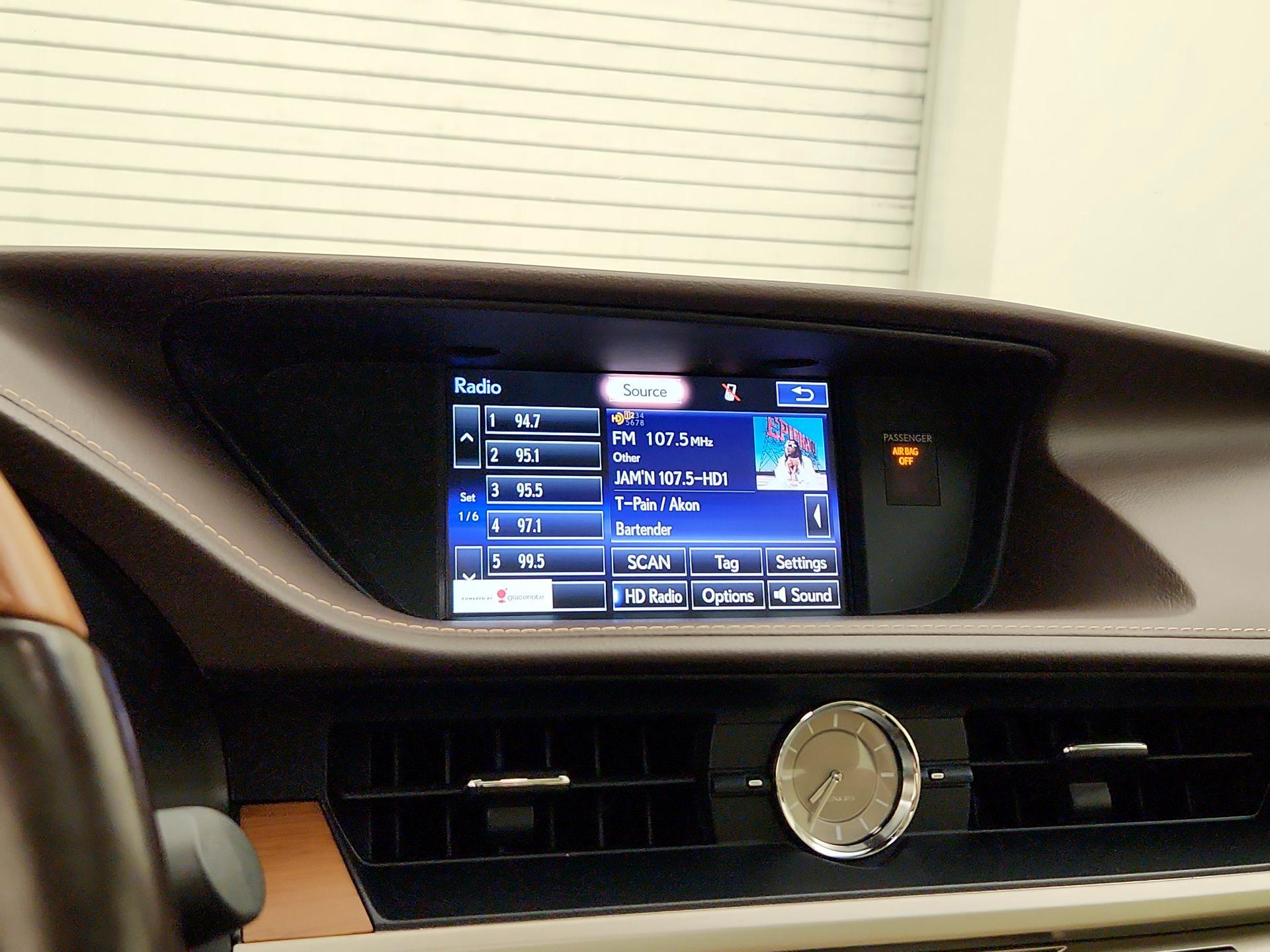 Thumbnail: 2016 Lexus ES - 16