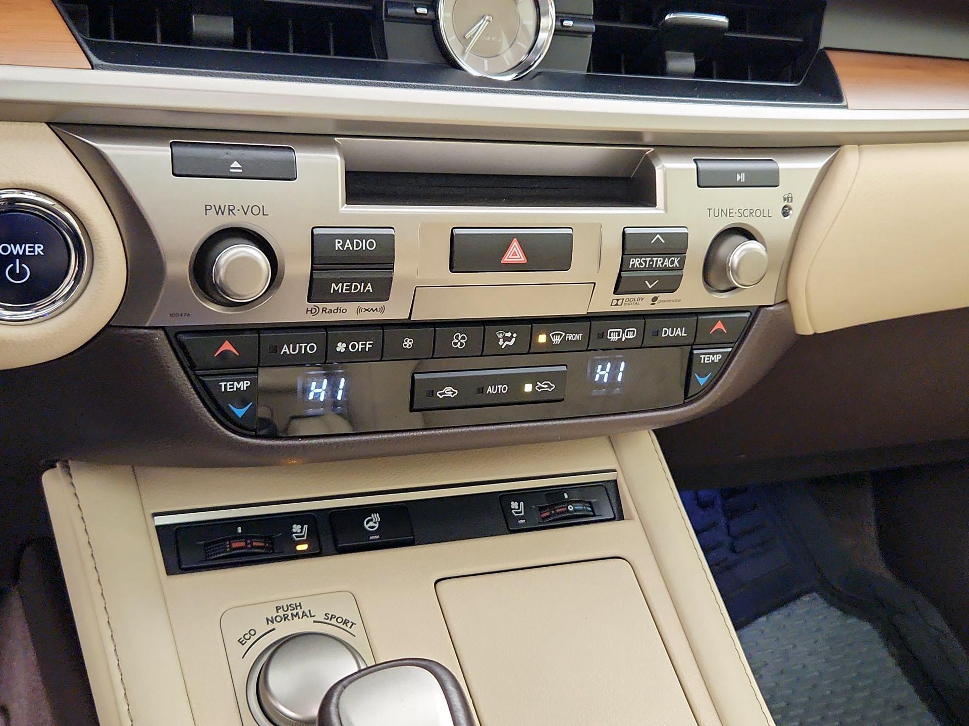 Thumbnail: 2016 Lexus ES - 17