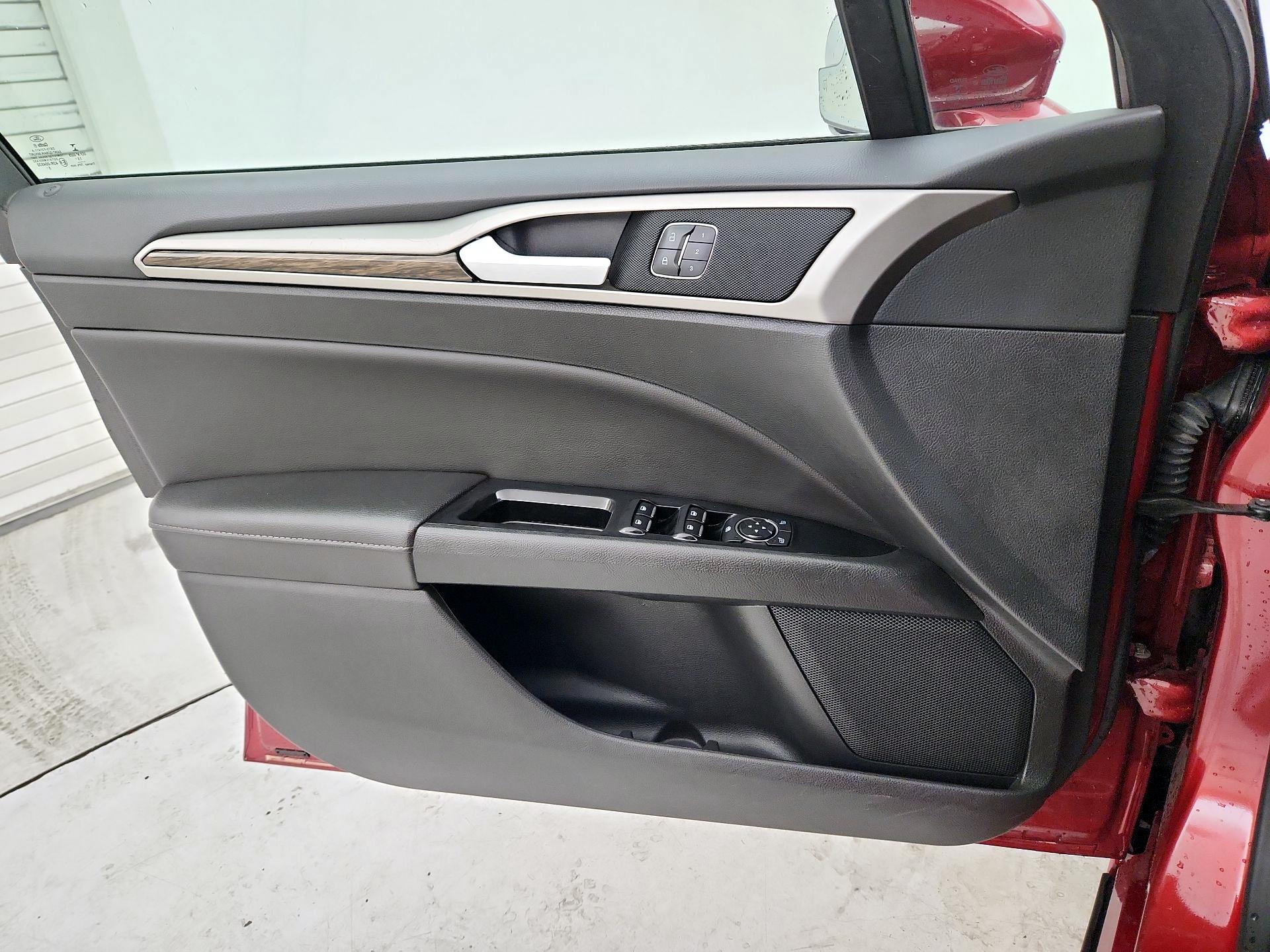 Thumbnail: 2016 Ford Fusion - 12