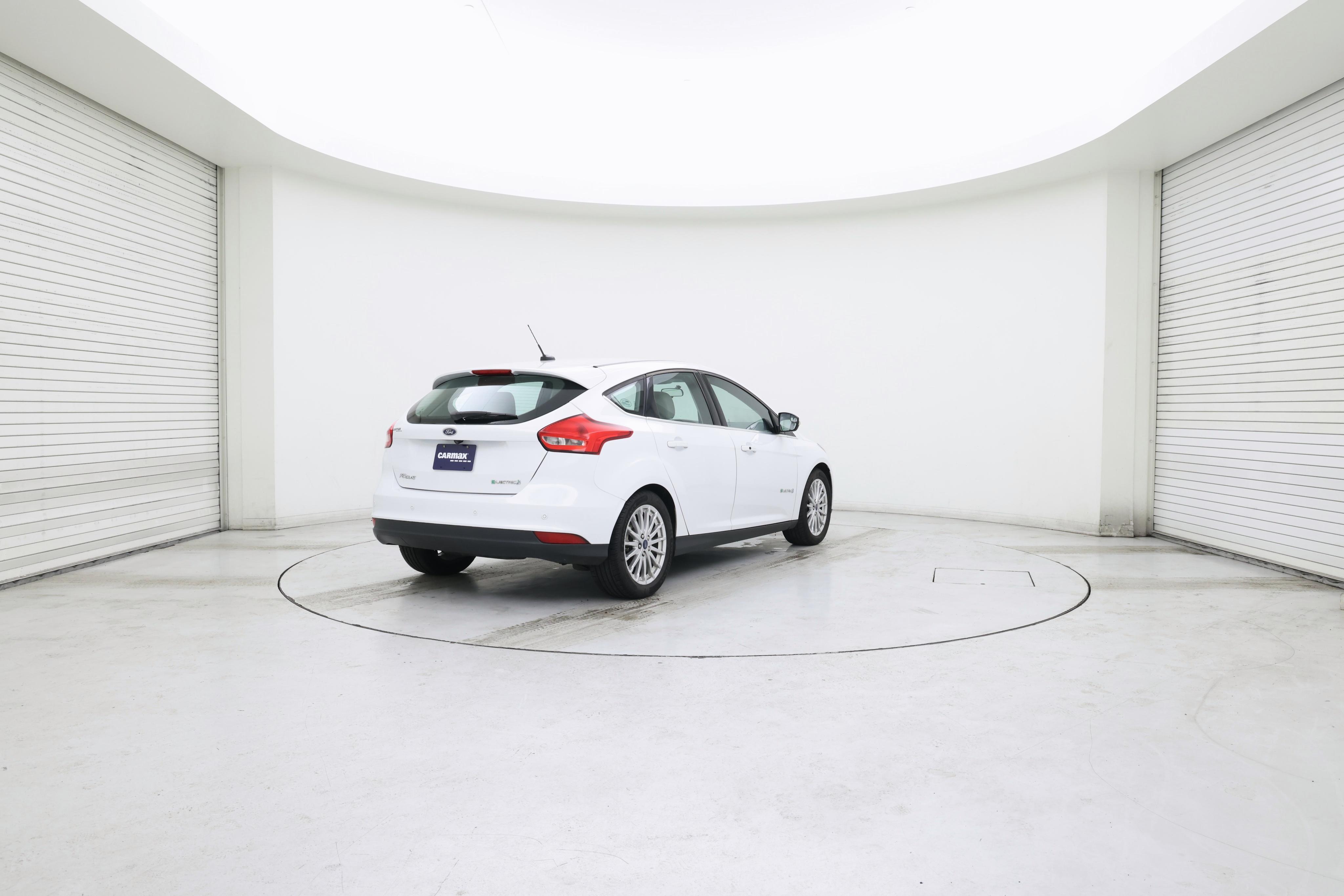 Thumbnail: 2016 Ford Focus - 8